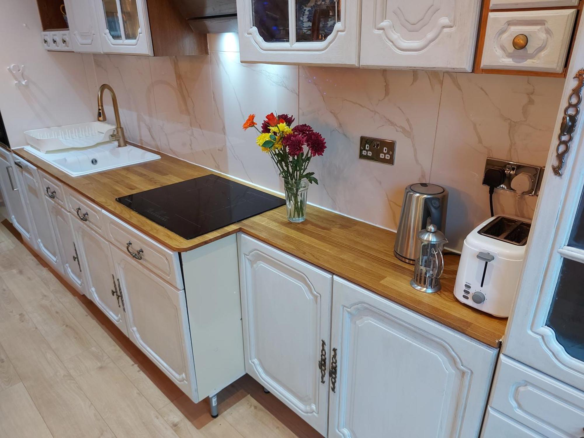 Free Parking - 4 Bed - 3 Bath - Sofa Bed - Digital Lock Entry Holiday home