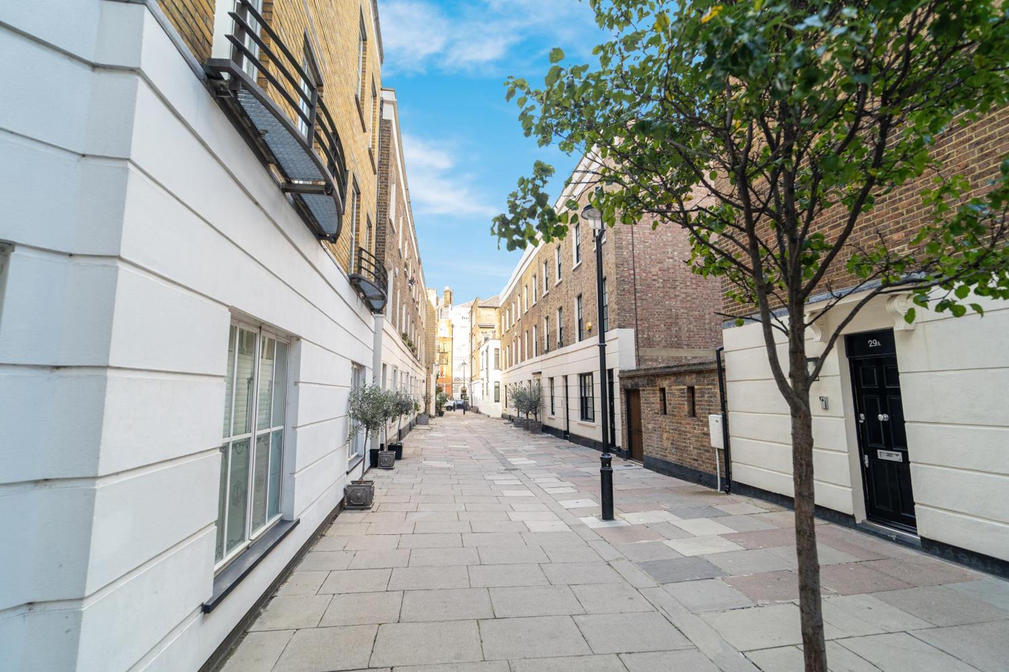 Apartment Spacious West End Duplex Apartment, W1 London