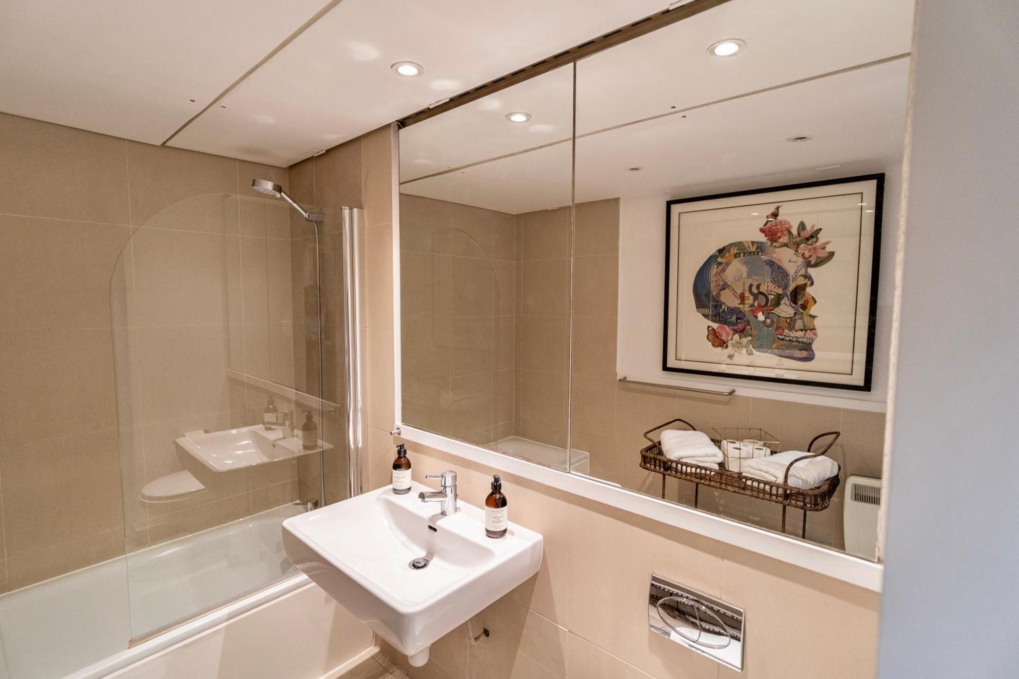 Apartment Spacious West End Duplex Apartment, W1 *