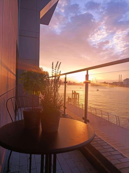 Apartment Snuggle Inn: Riverside With Thames Views