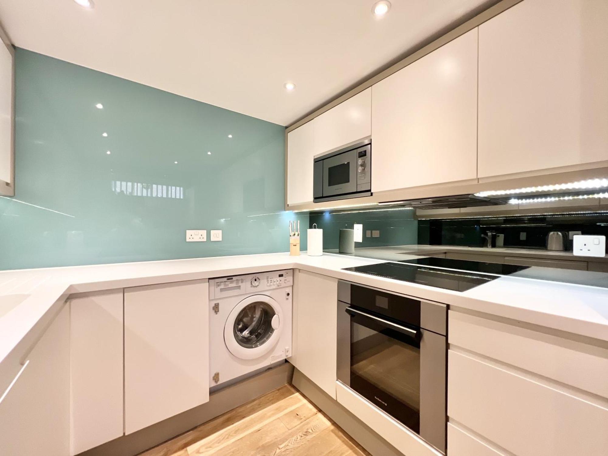 Apartment Vip Serviced Excellent Location Great Price