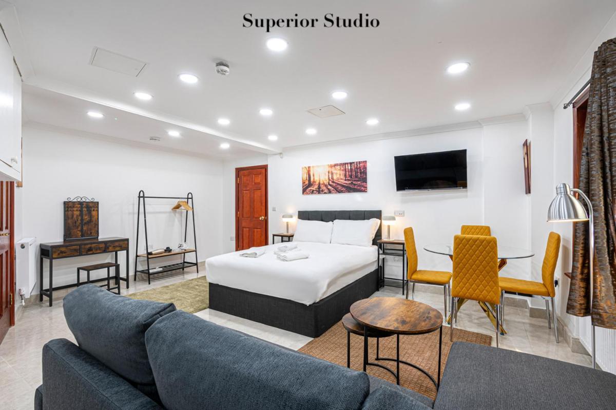 Stylish Kensington Apartment *