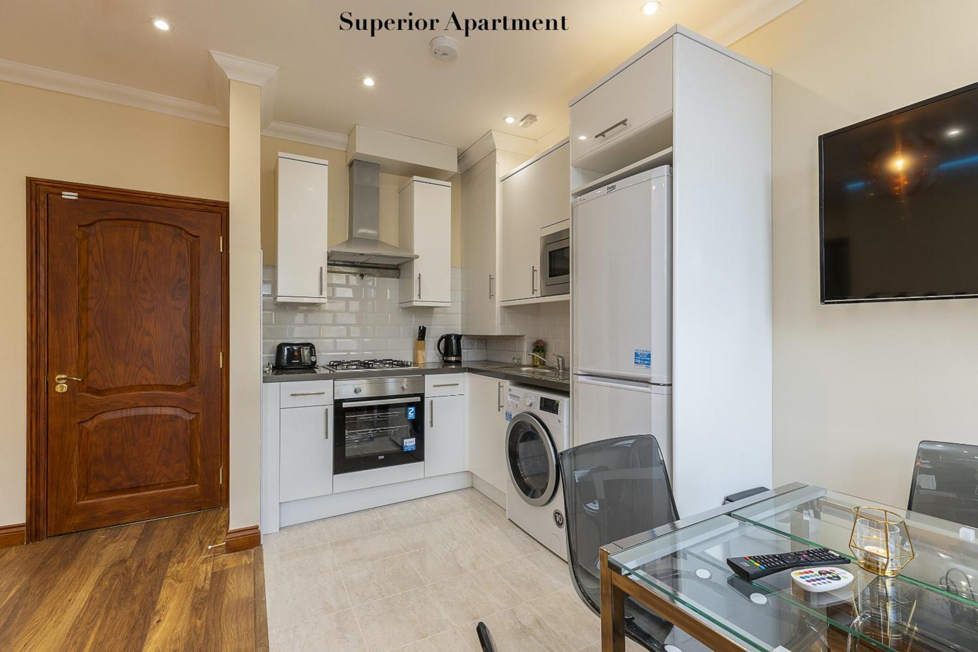Stylish Kensington Apartment *