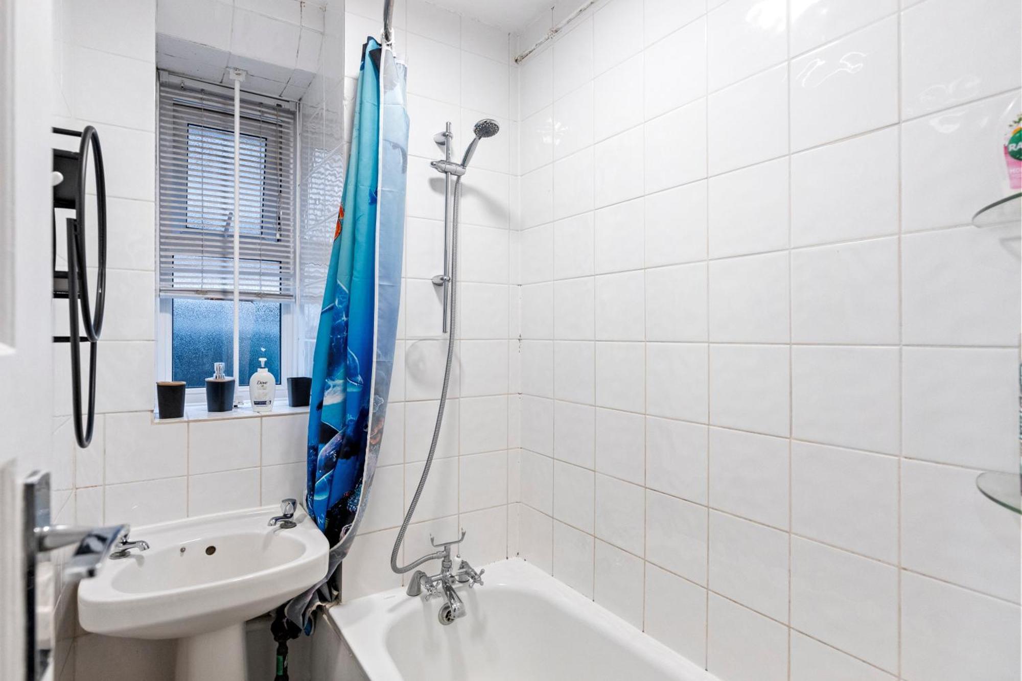3 Bedroom Flat Near Finsbury Park, Manor House Station * Londres