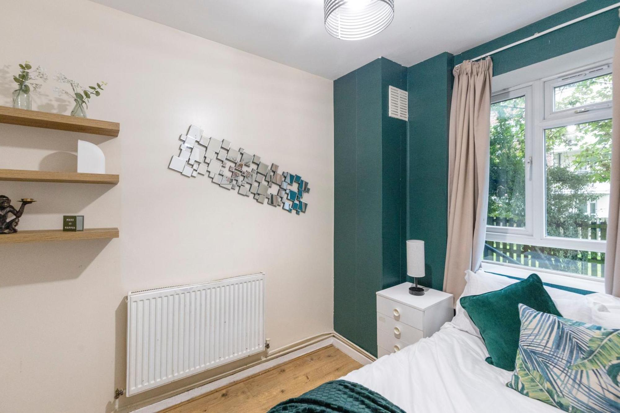 3 Bedroom Flat Near Finsbury Park, Manor House Station * Londres