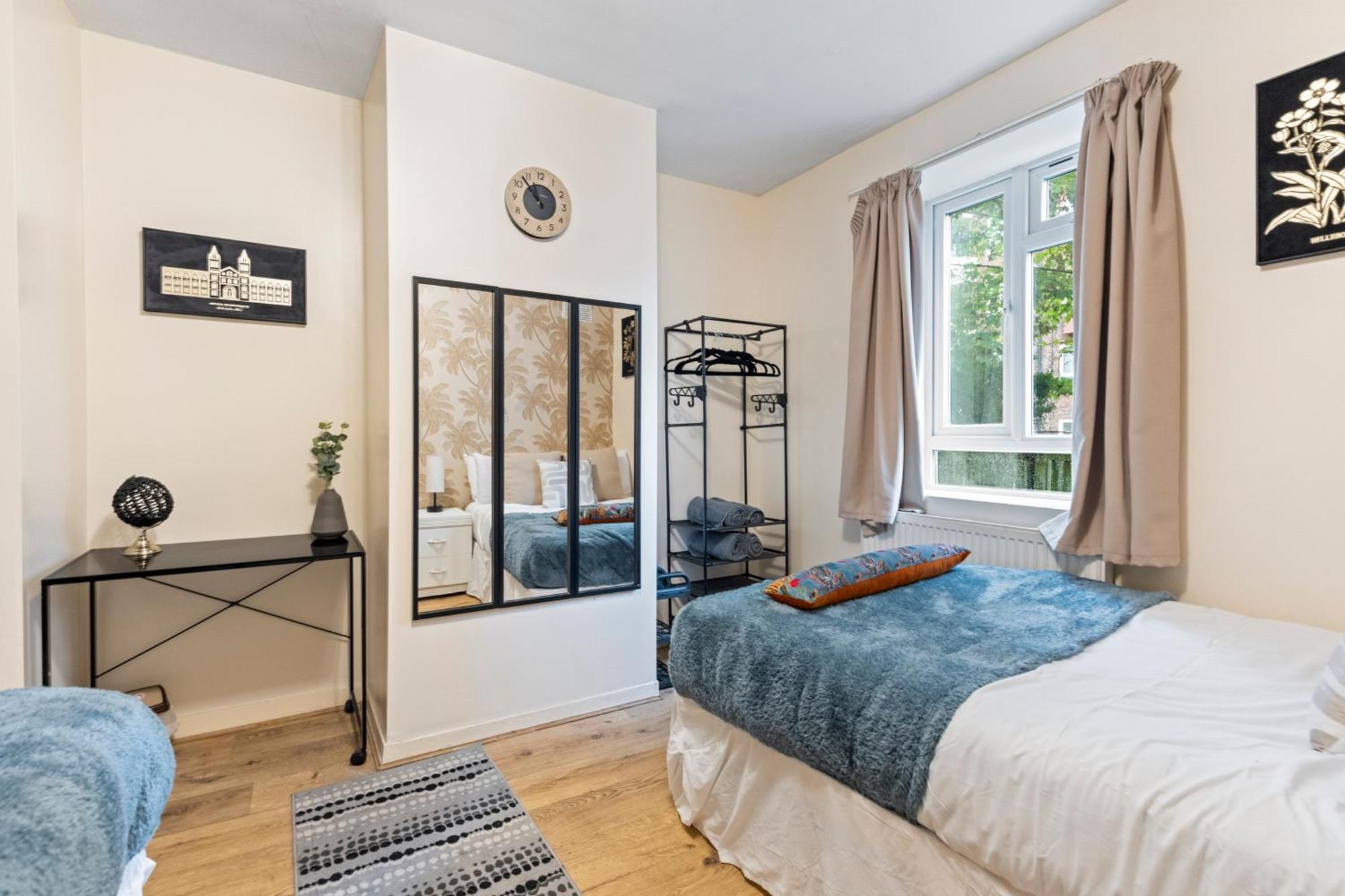3 Bedroom Flat Near Finsbury Park, Manor House Station *