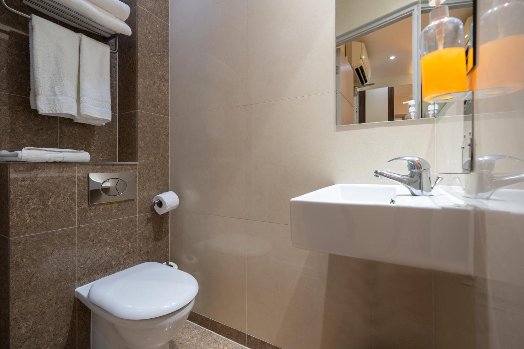 Simply & Hotel London