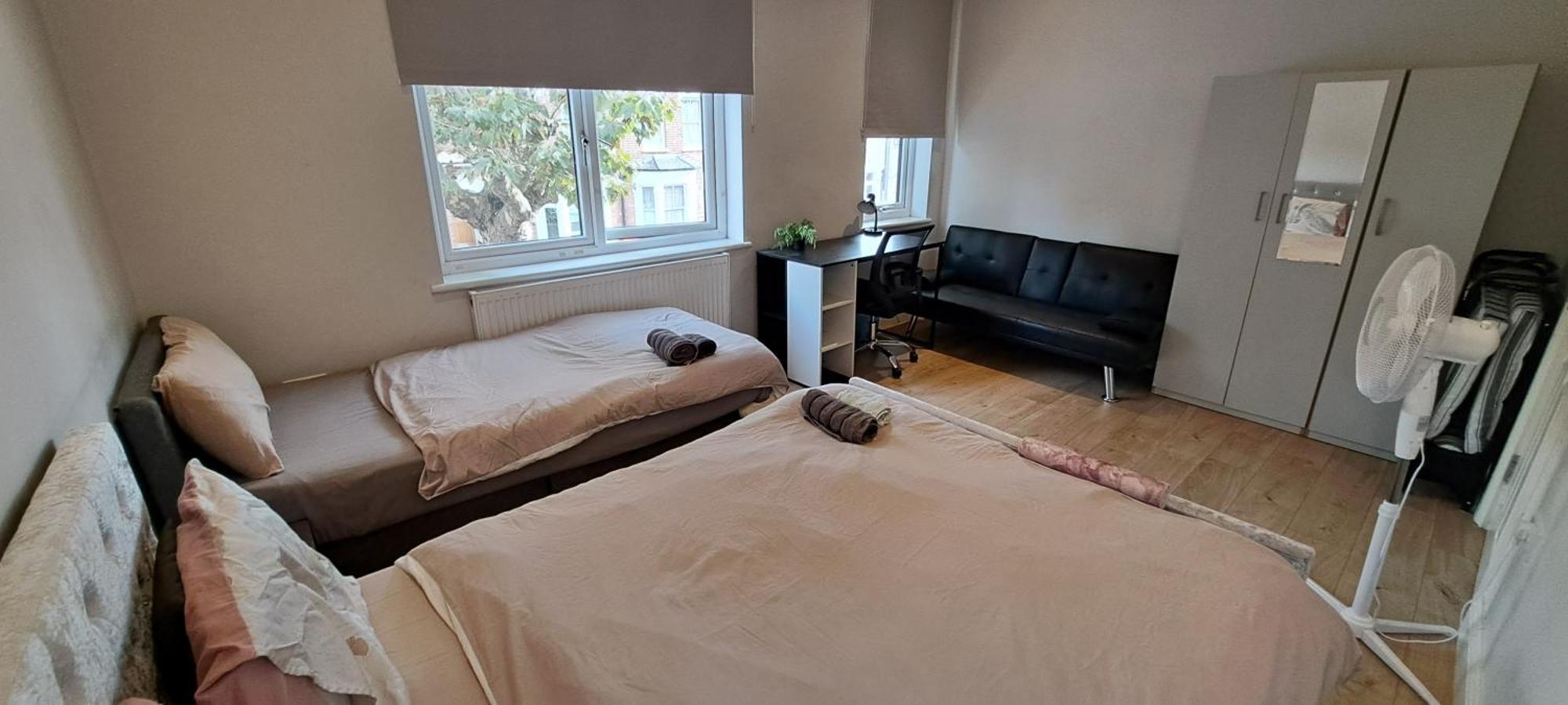 Comfy Fenia Homestay *