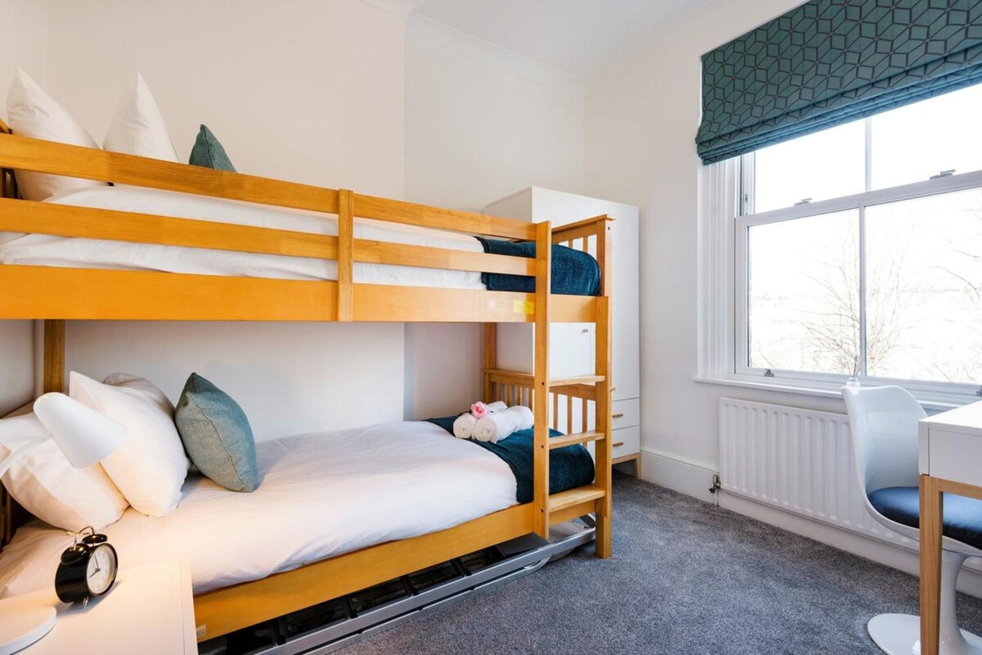 Bright And Modern Earls Court Gem