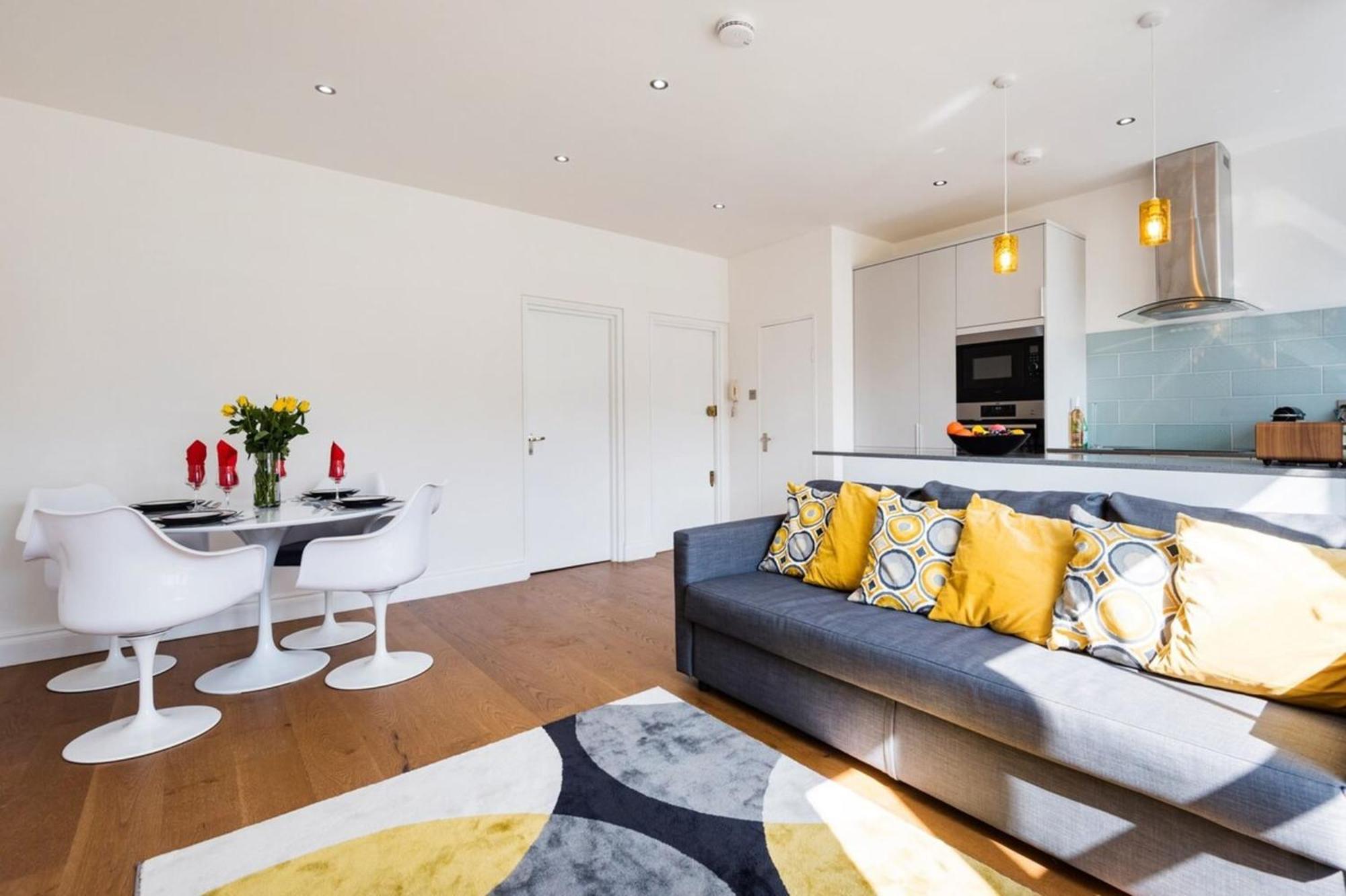 Bright And Modern Earls Court Gem *