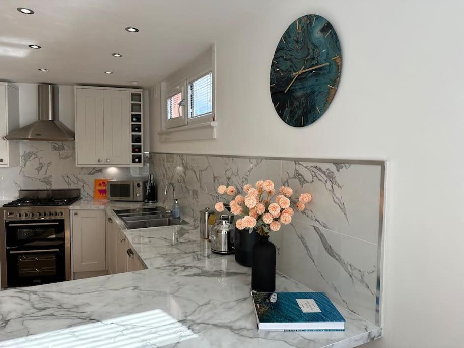 Stylish, Smart & Fun 4 Bed London