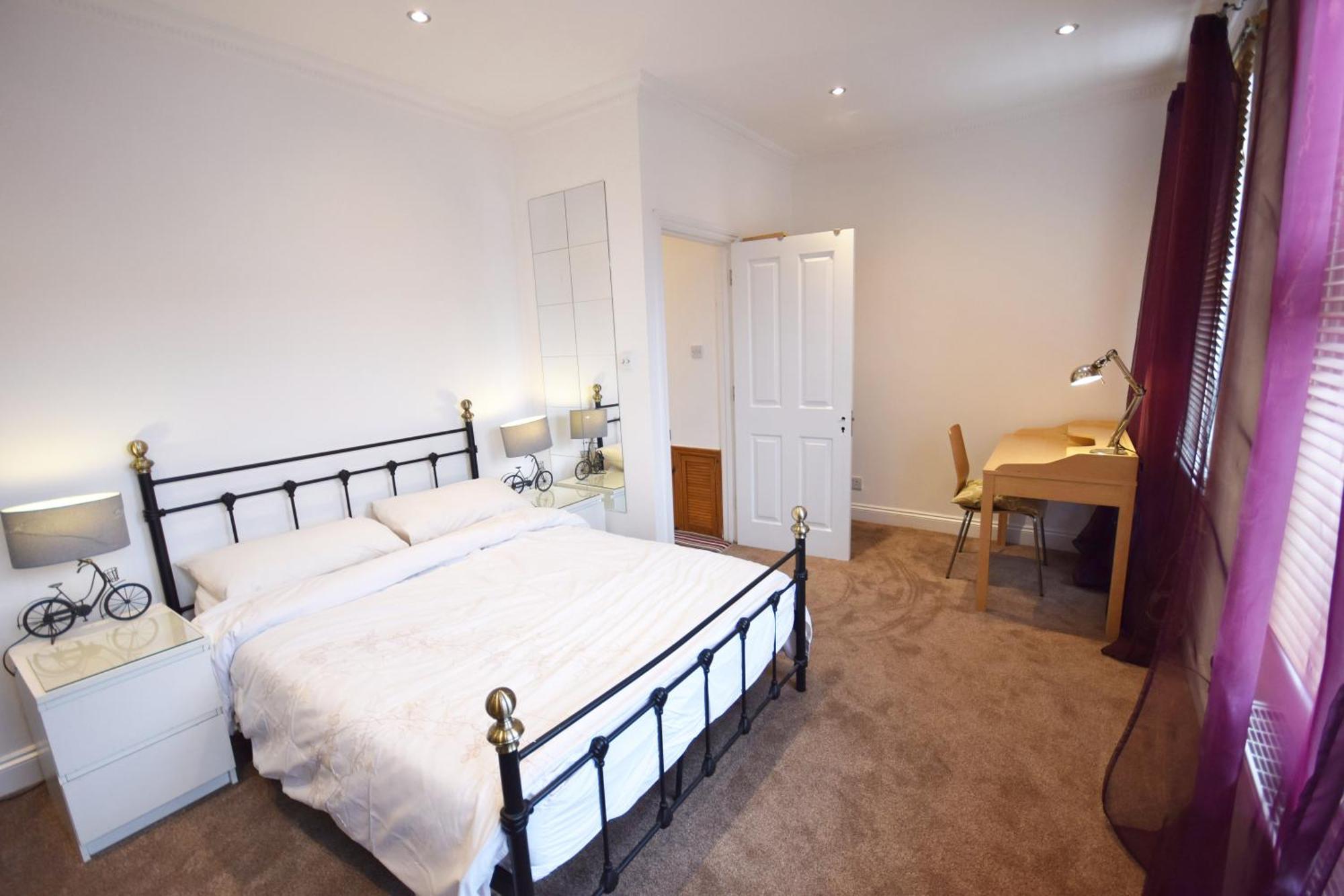 Beautiful Spacious In Waltham Forest East Apartment *