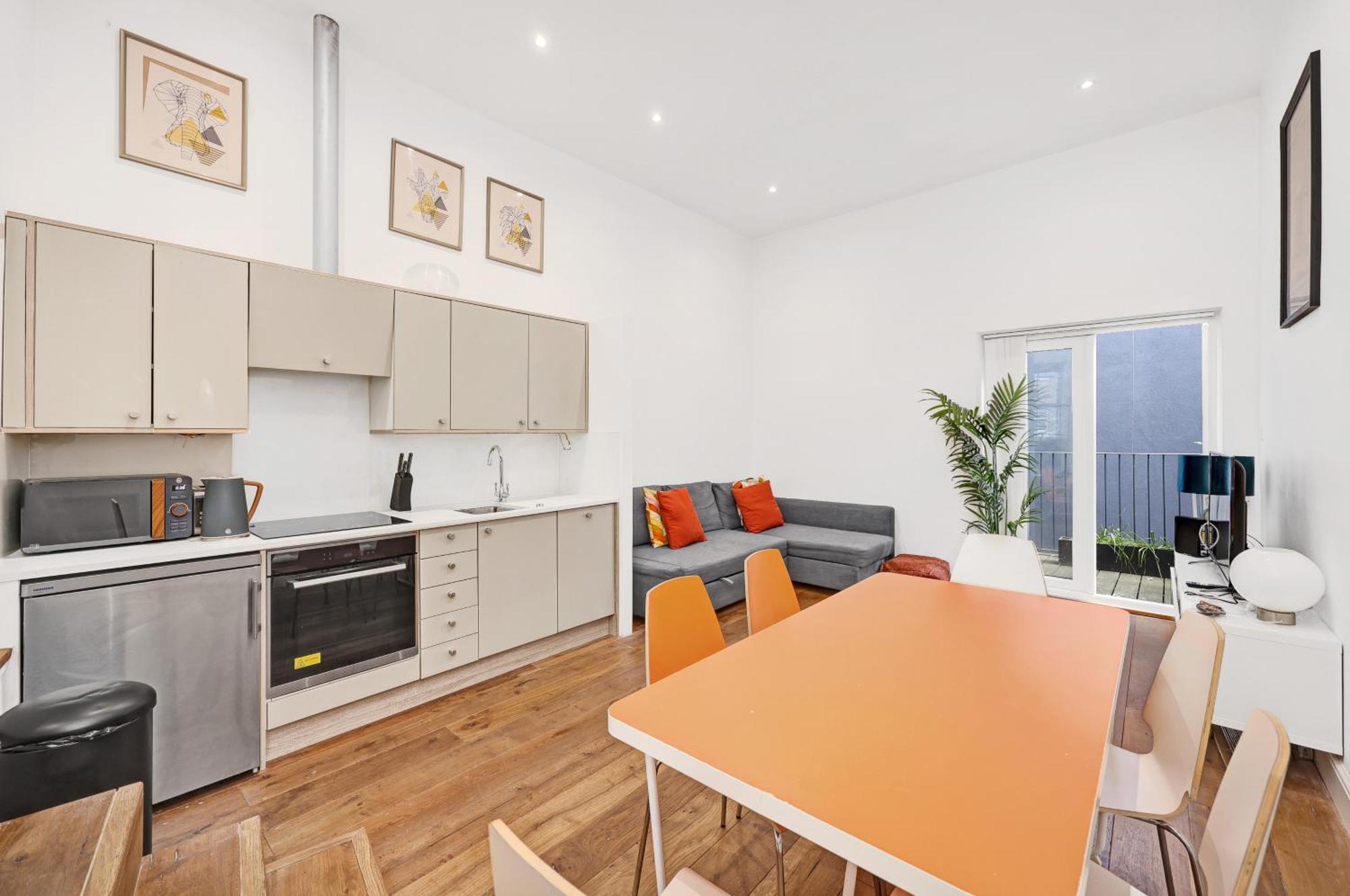New 1 Bedroom Flat Short Term & Flexible Renting Hackney With Free Wifi Apartment