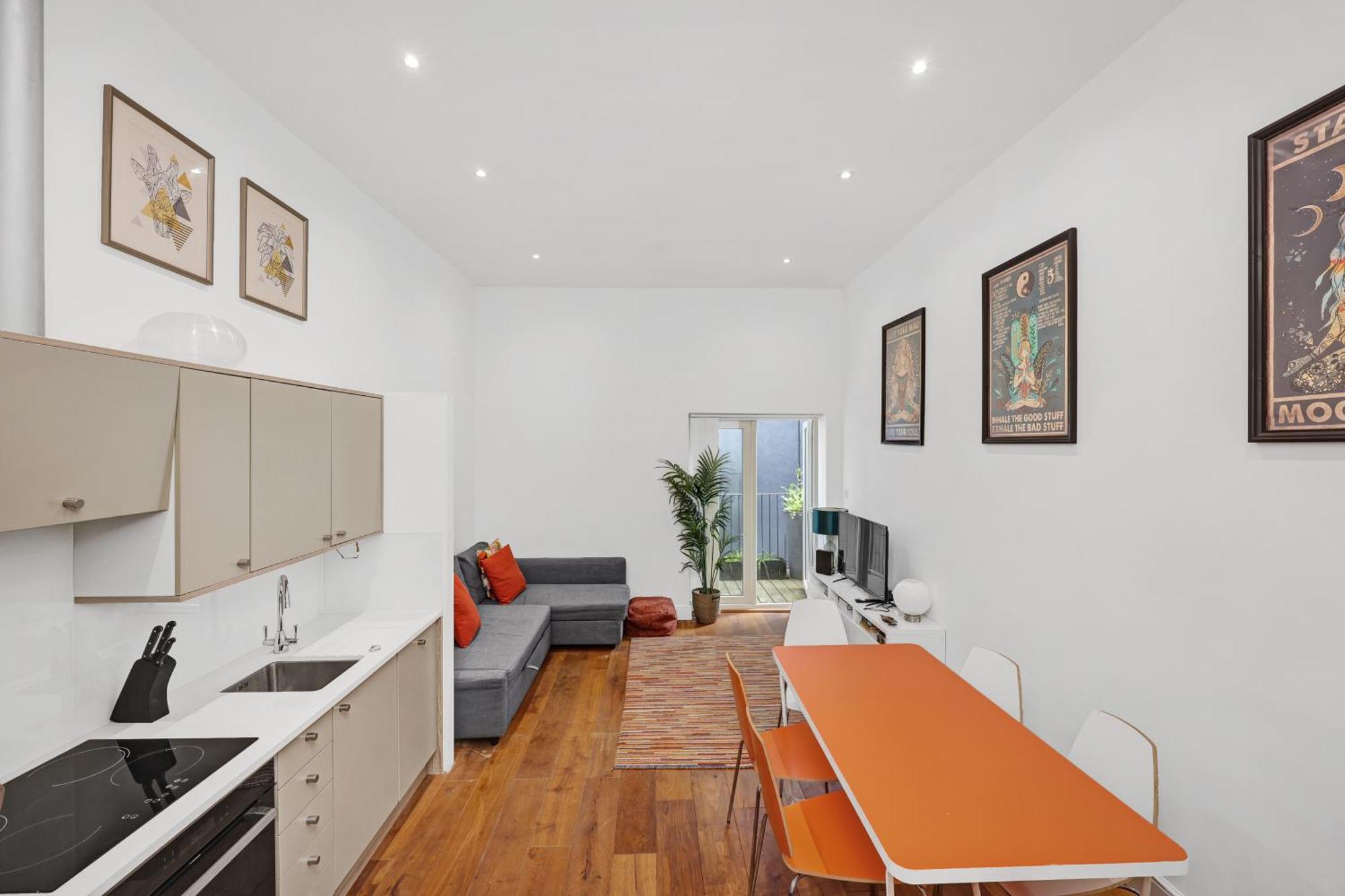 New 1 Bedroom Flat Short Term & Flexible Renting Hackney With Free Wifi Apartment *