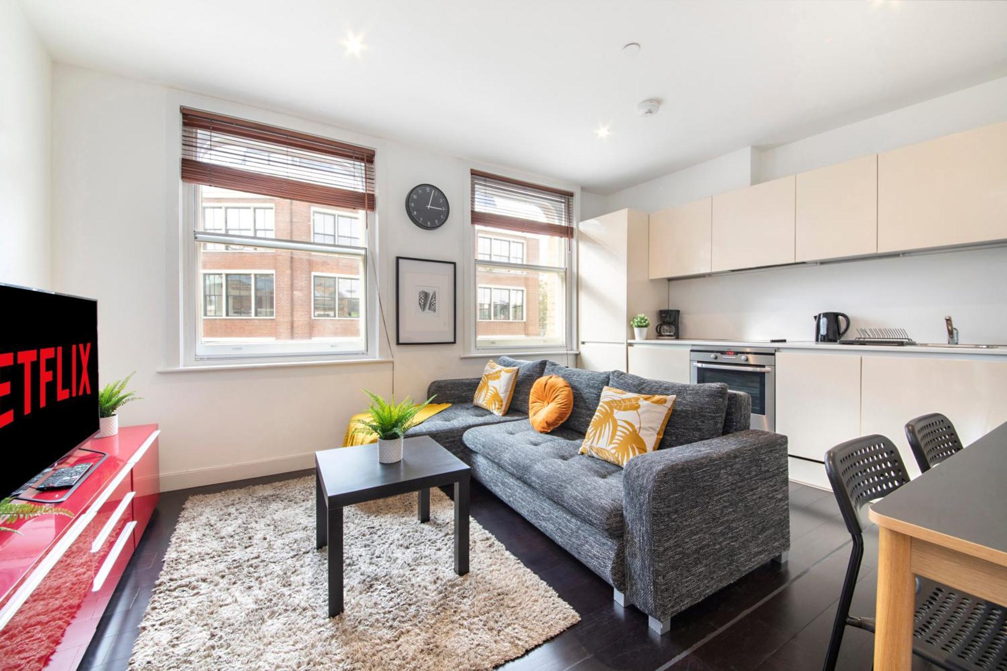 Luxury - Farringdon * London