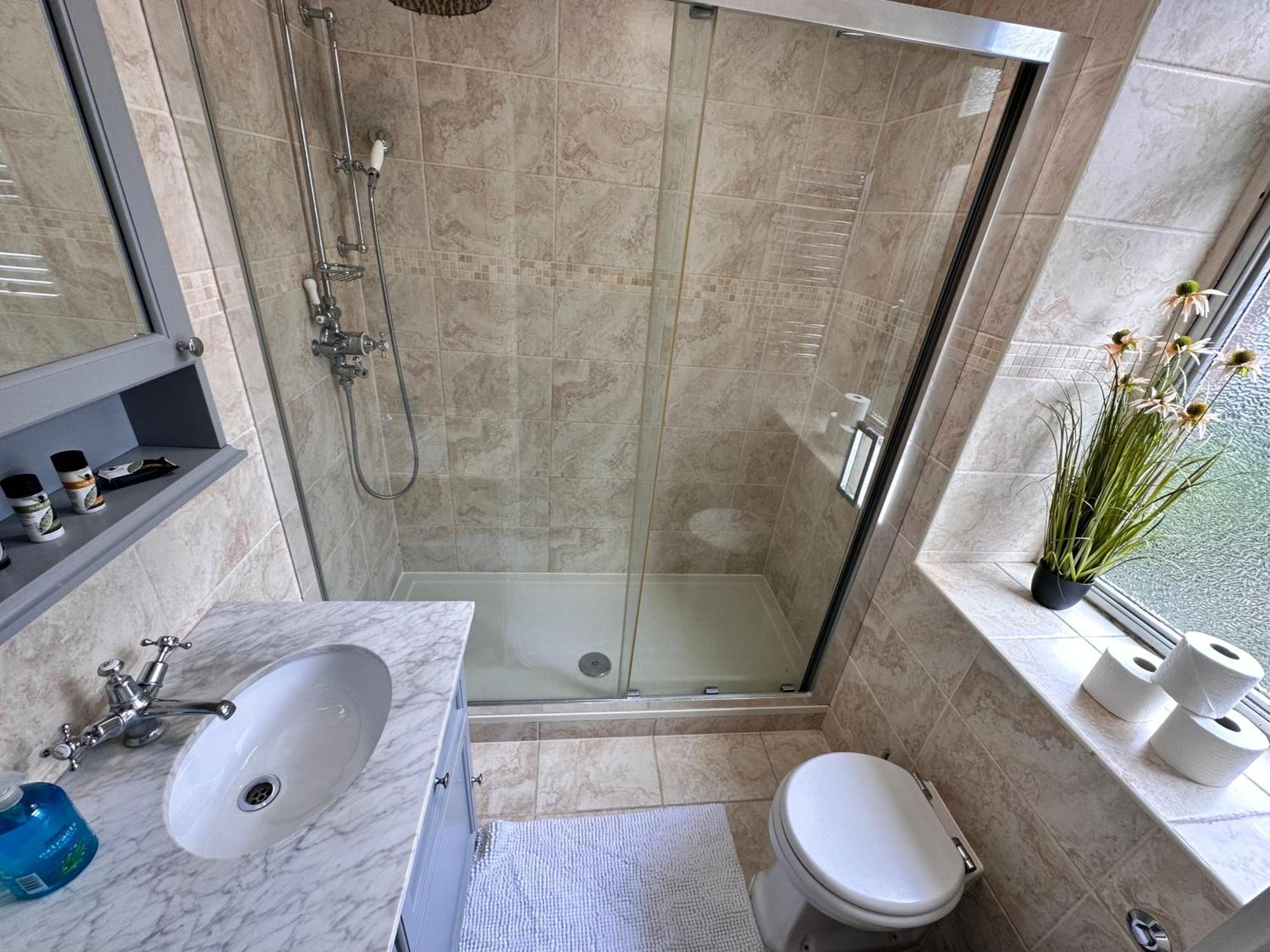 Urluxury 4 Bedroom 5-baths House In Marble Arch, *
