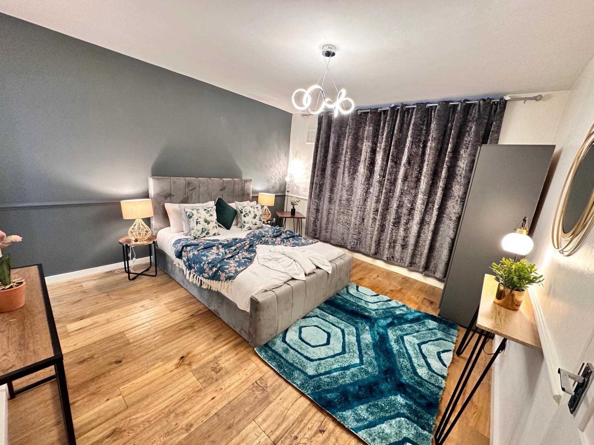 Urluxury 4 Bedroom 5-baths House In Marble Arch, *