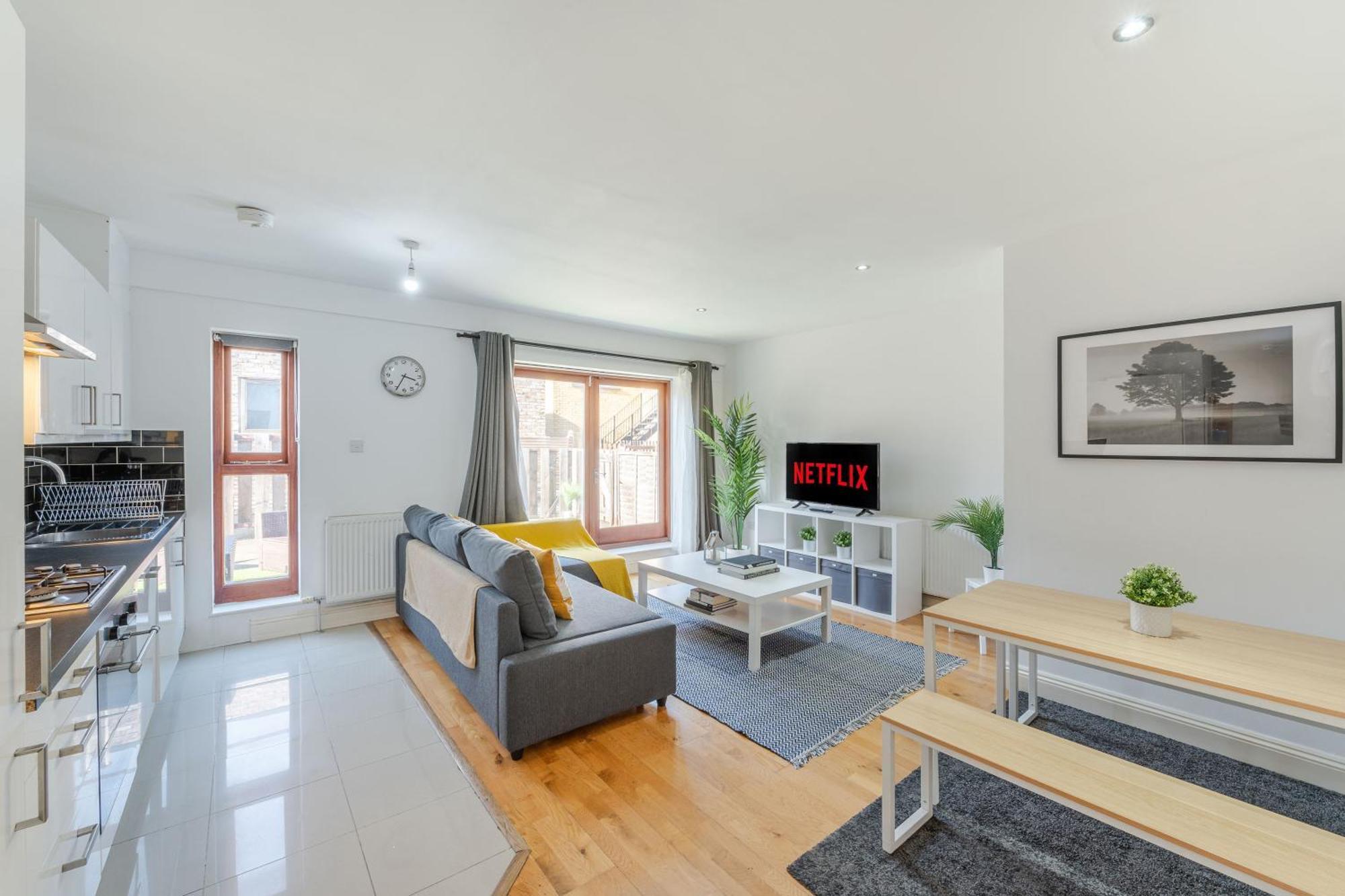 Waterloo With Large Private Terrace - View Of The Eye - 1 Bedroom 1 Bath Apartamento