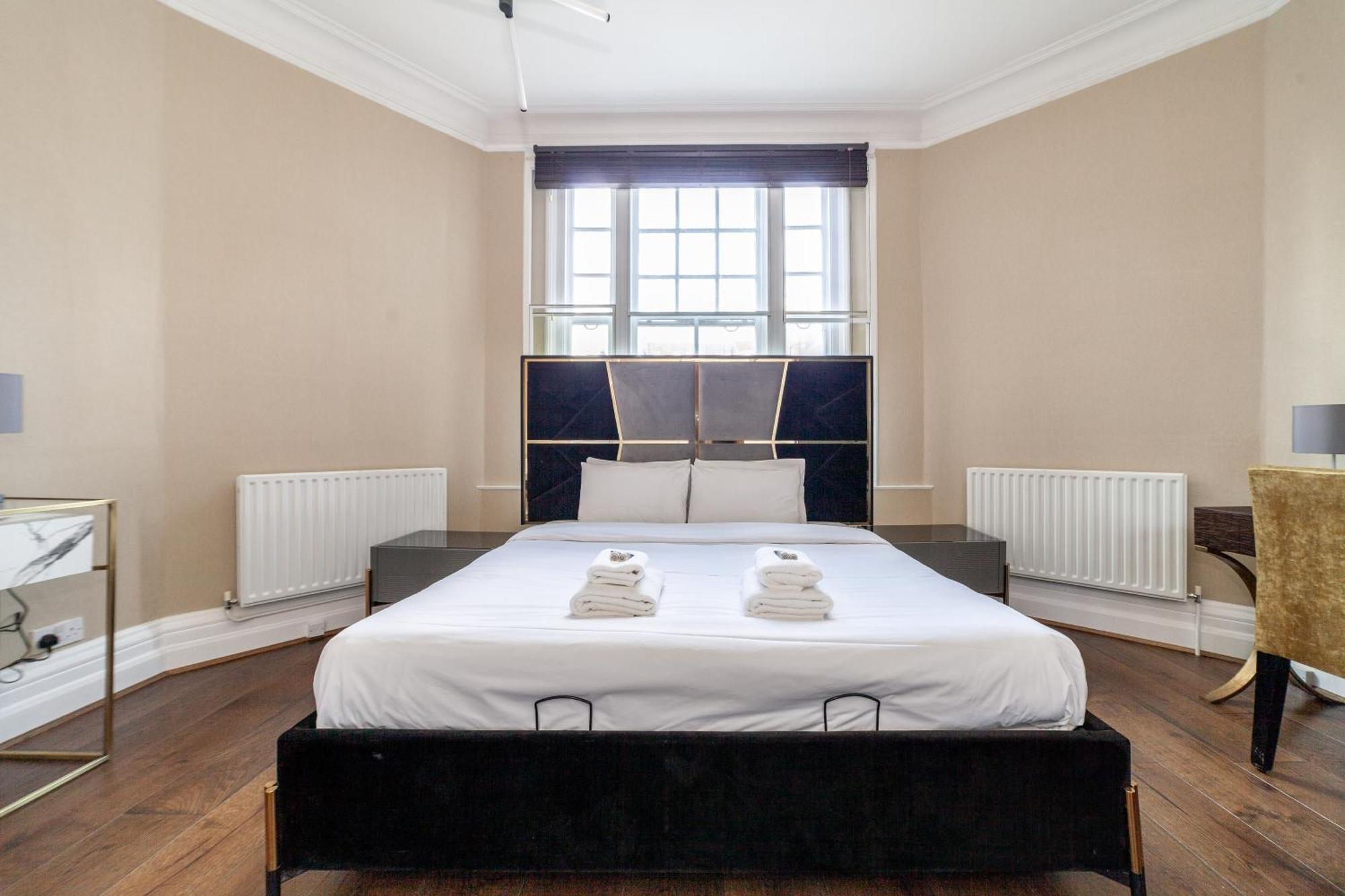 Spacious 1 Bdr - 2min To Bond Str Station
