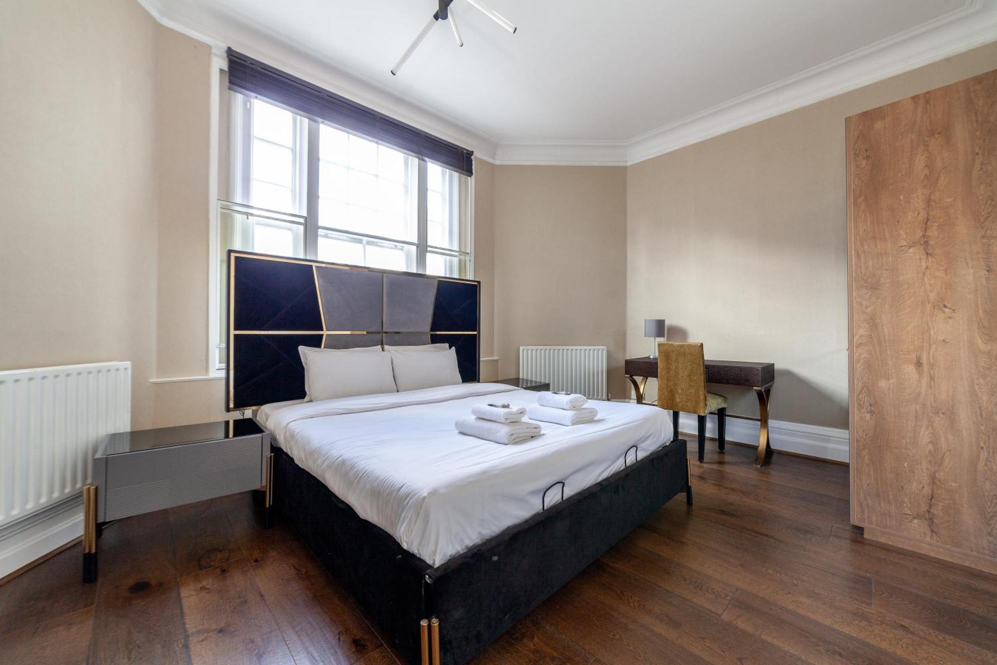 Spacious 1 Bdr - 2min To Bond Str Station