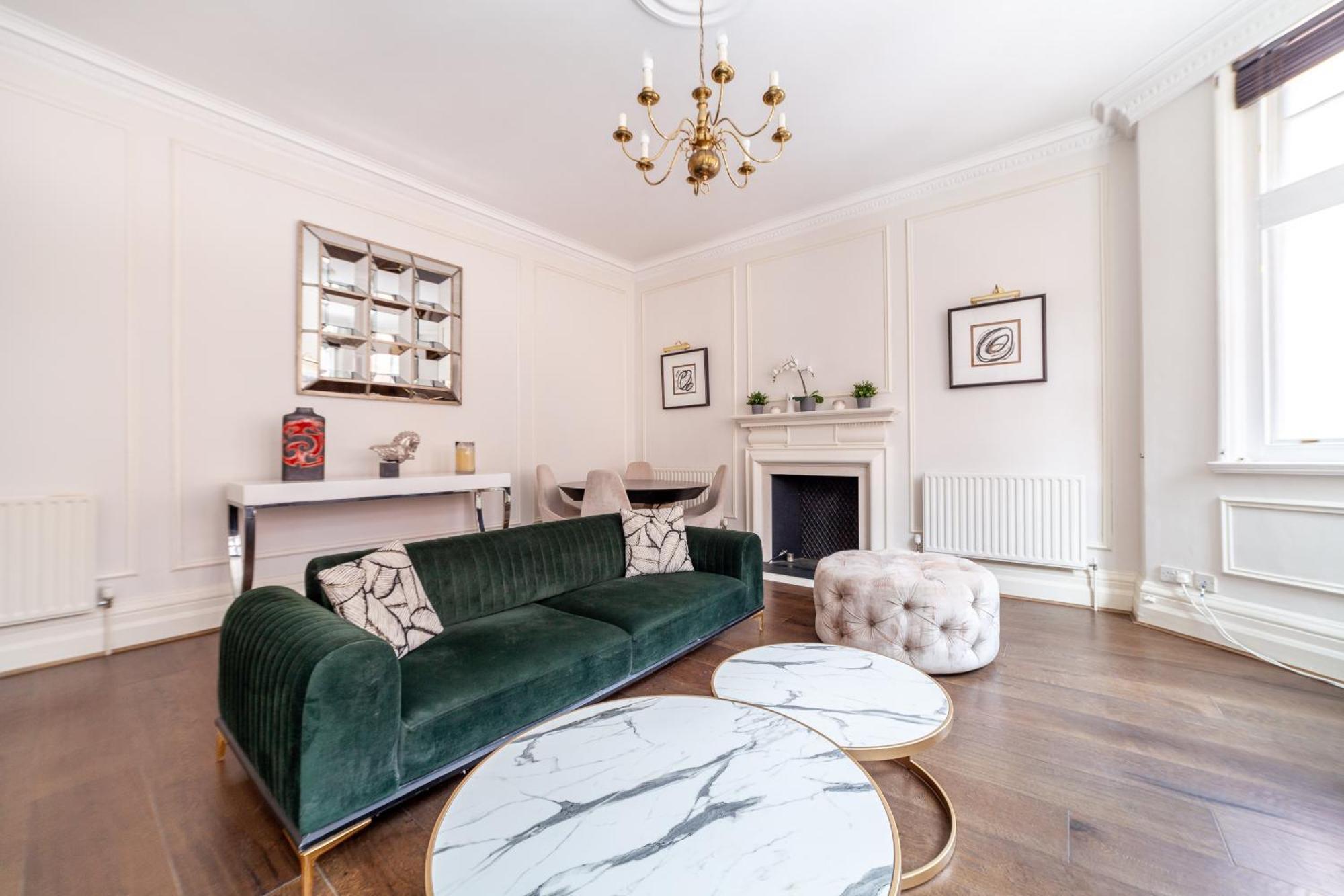 Spacious 1 Bdr - 2min To Bond Str Station Apartamento