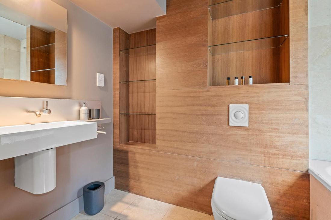 Modern Spacious In Islington Apartment London