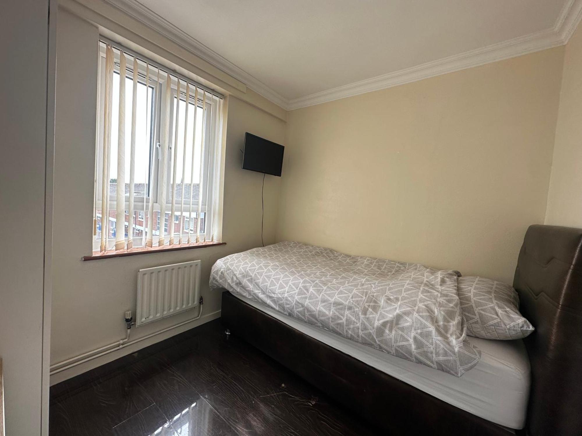 Single Comfortable Homestay London