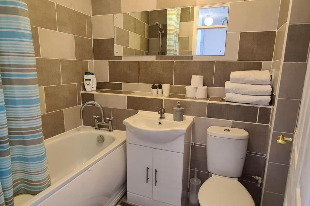 Private 2 Bed Flat Close To Excel & Airport Apartment London