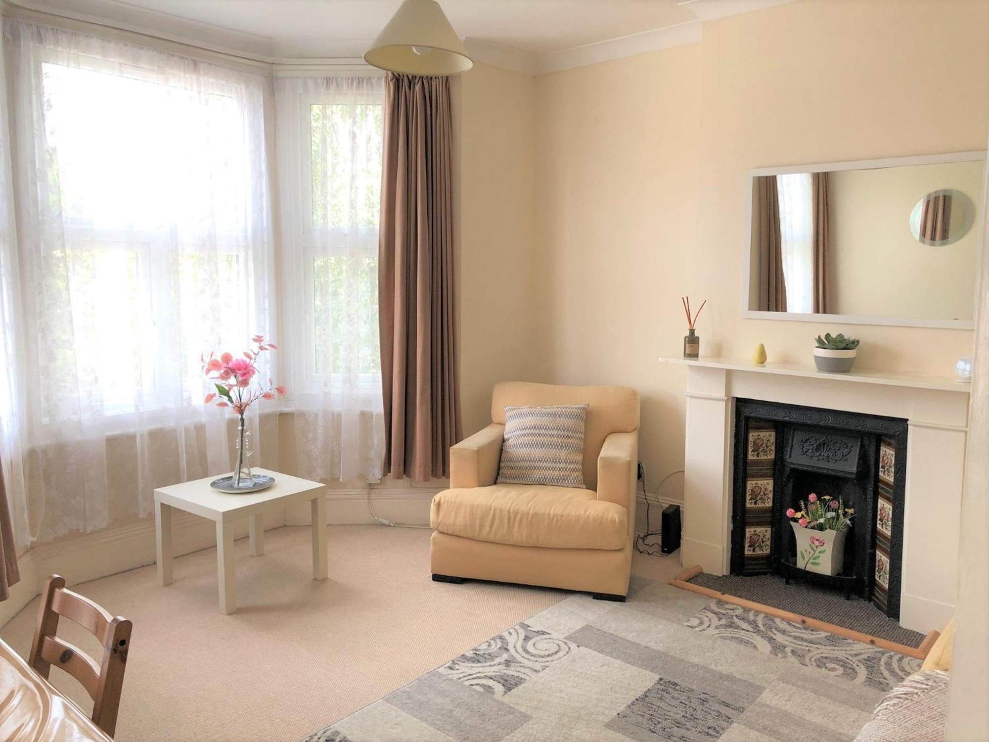 Spacious West 2 Bedroom *