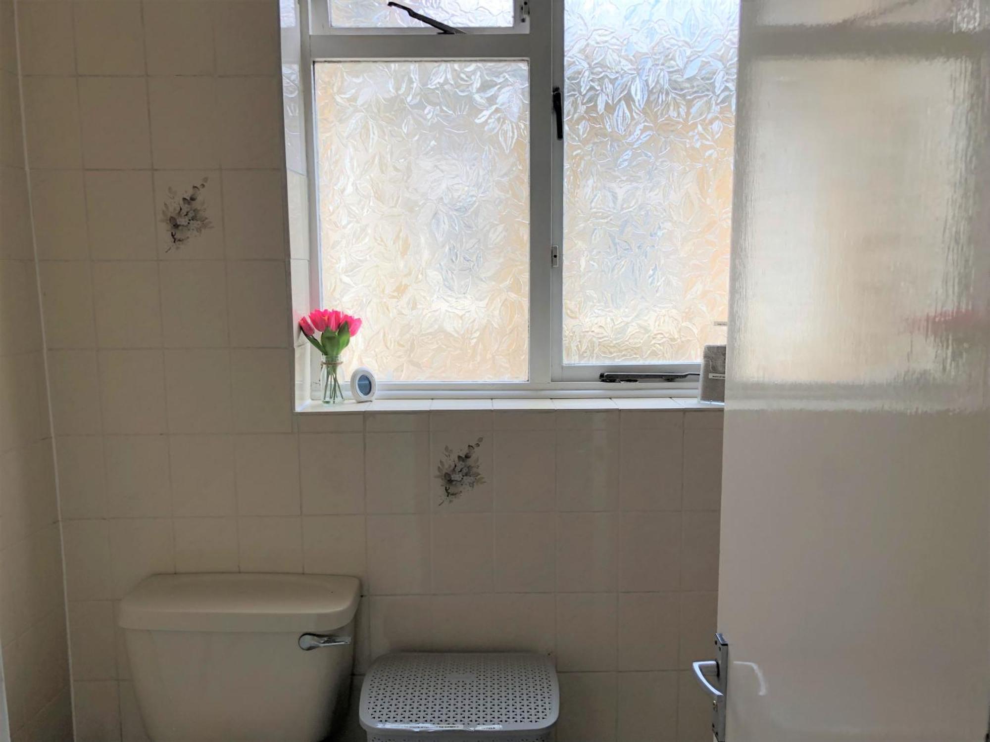 Spacious West 2 Bedroom Apartment