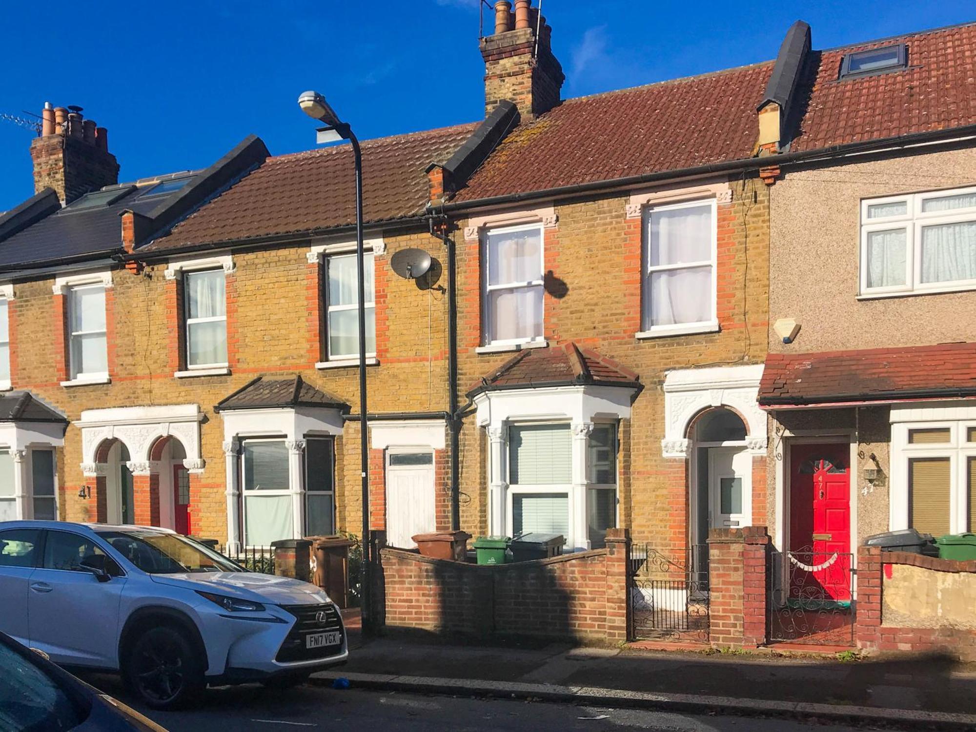 Casa de férias Clarence House 3 Bedrooms 8min To Station E17 North East
