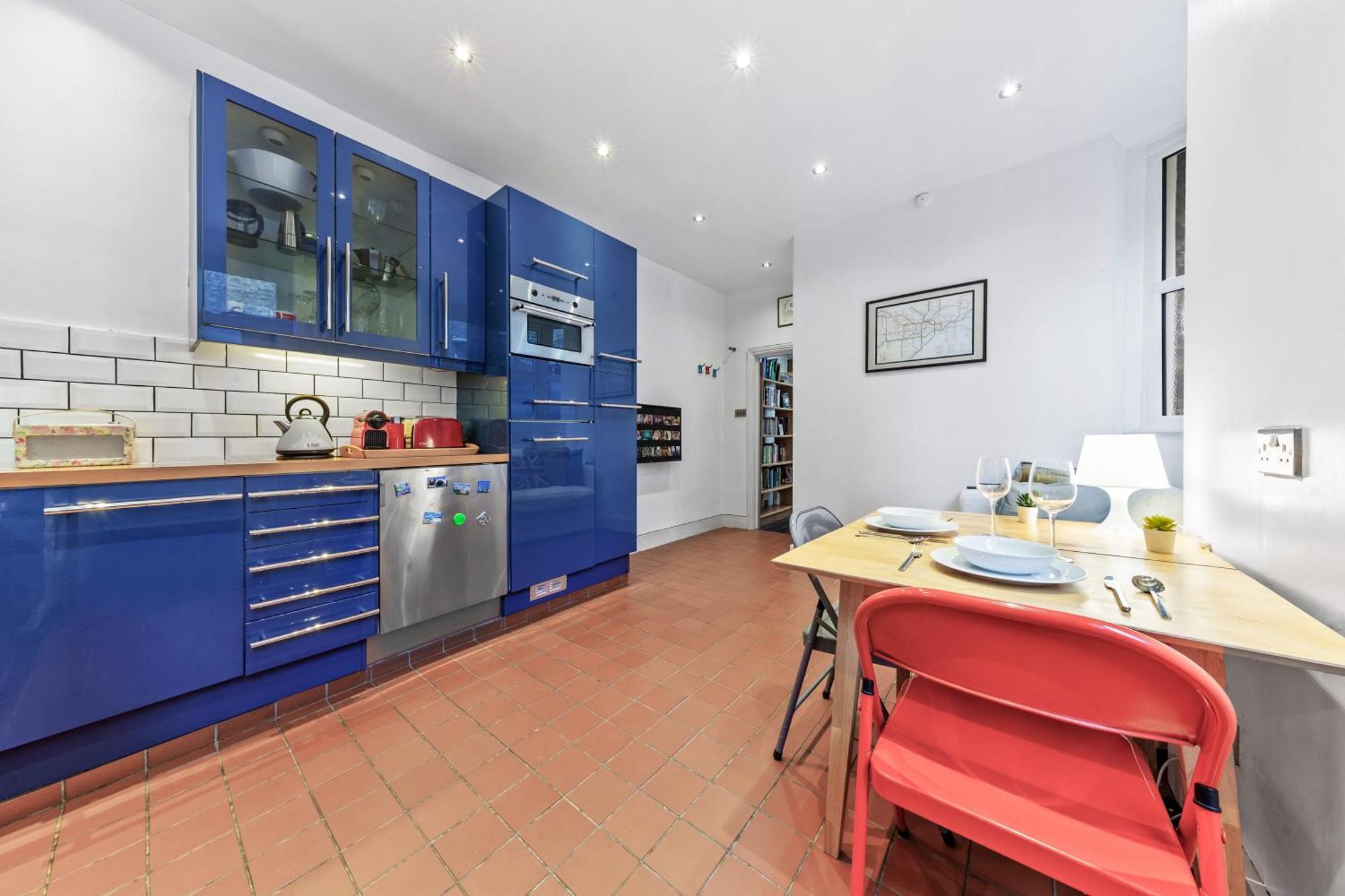 Quiet 2x Bedroom Victorian Terrace Flat + Garden