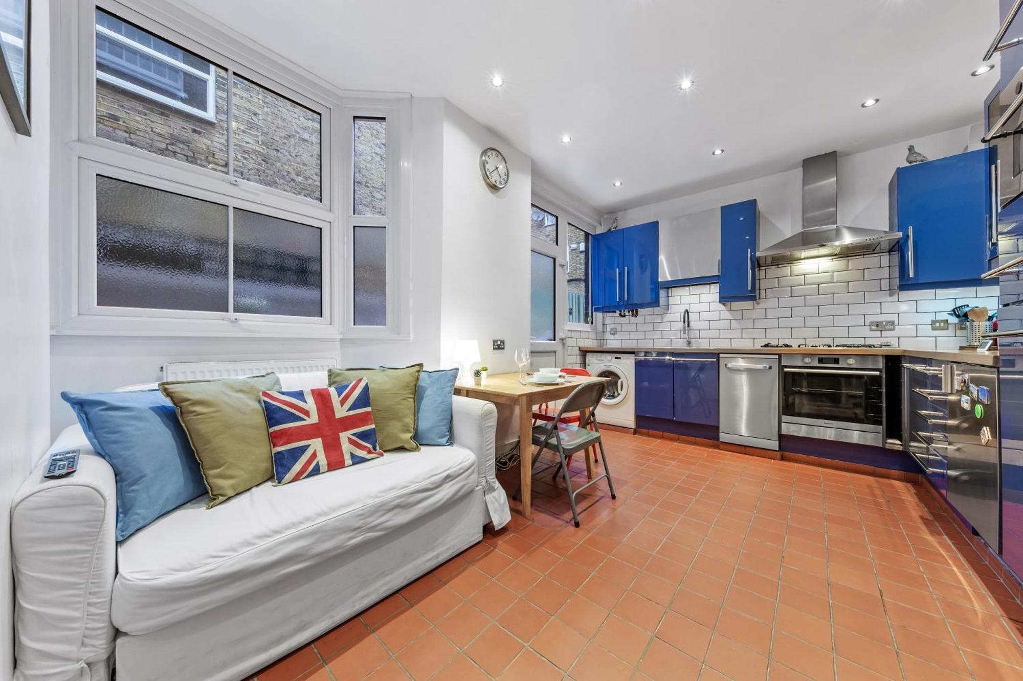 Quiet 2x Bedroom Victorian Terrace Flat + Garden London