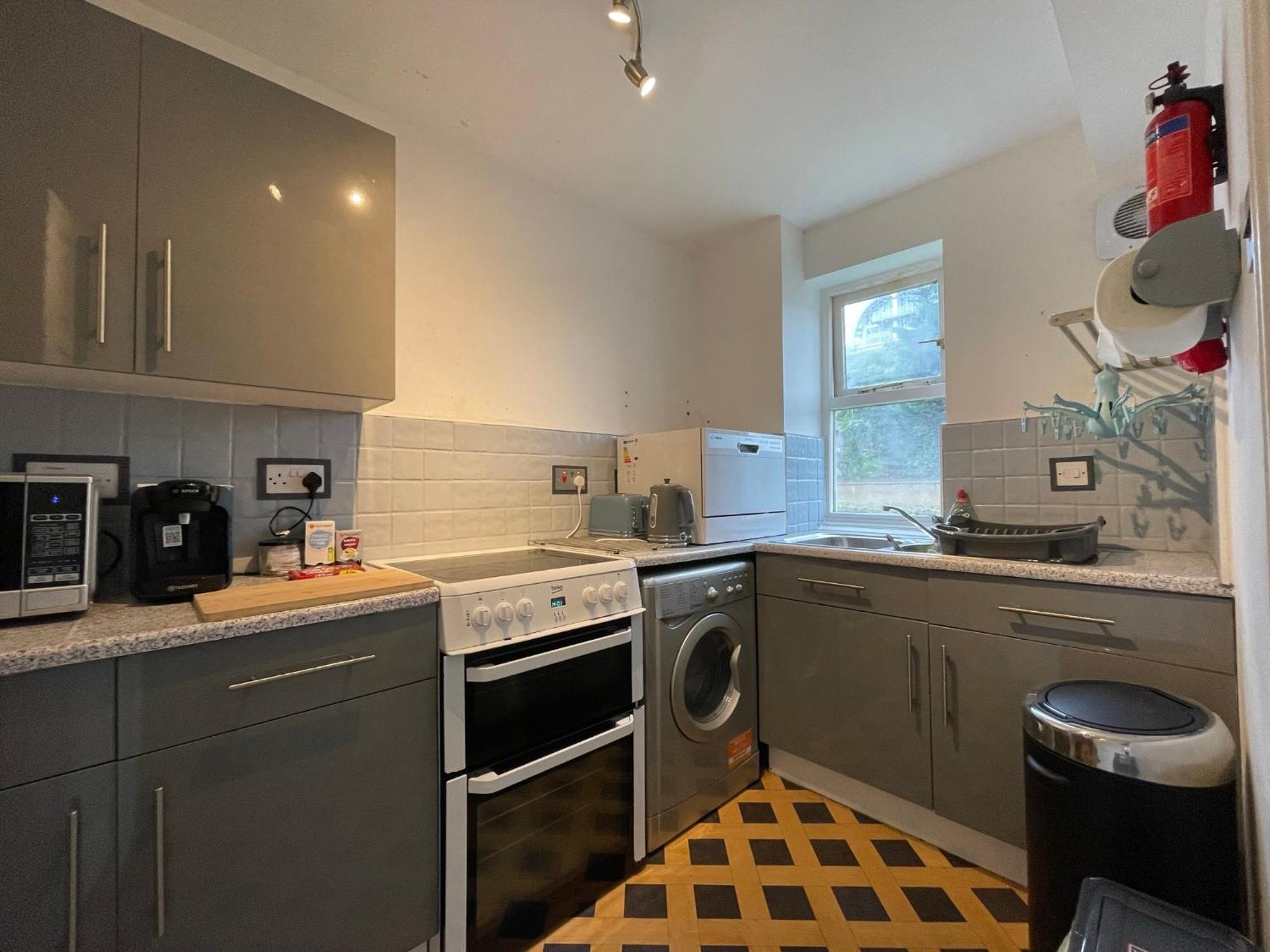 Surrey Docks Se16 Near Canada Water N Easy Access Canary Wharf * London
