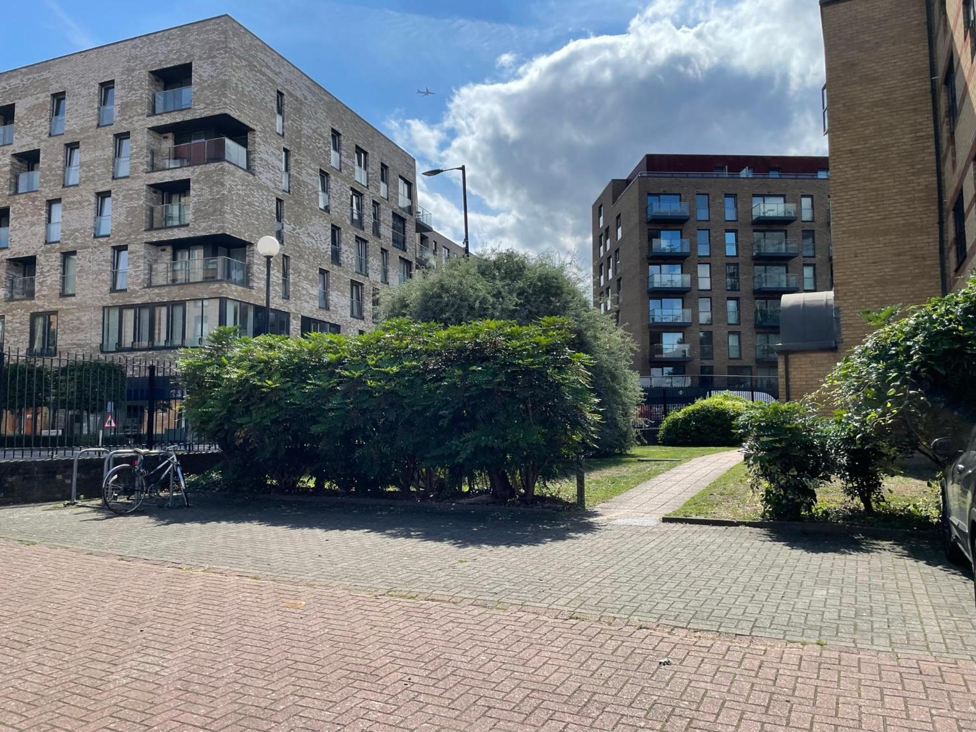 Surrey Docks Se16 Near Canada Water N Easy Access Canary Wharf Apartment *
