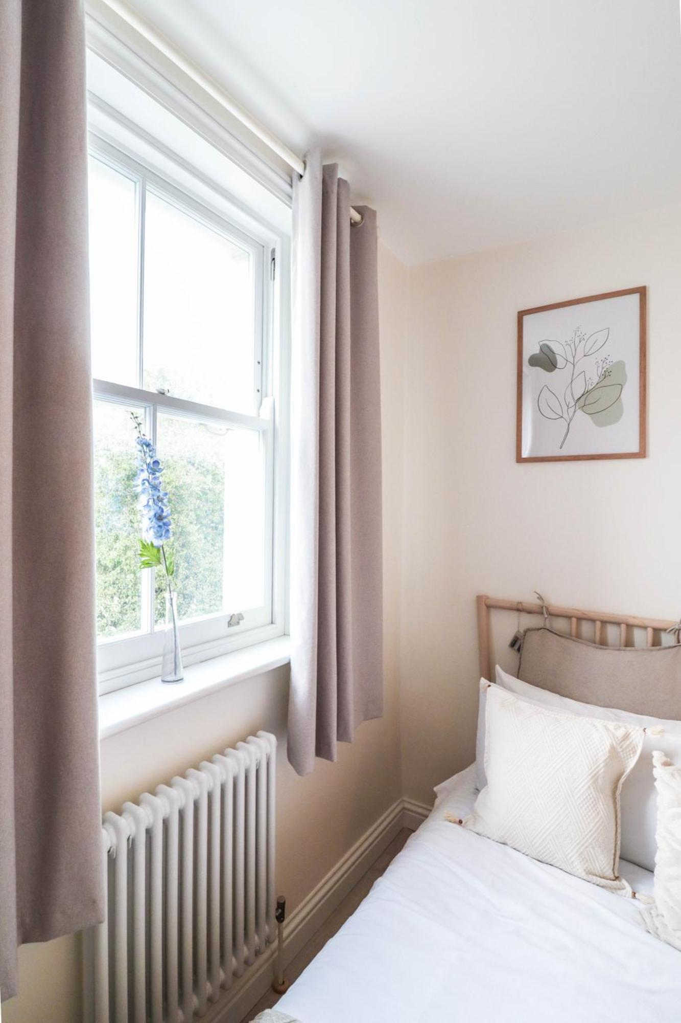 Beautiful 2-Bedroom Flat Just Steps From Oval Station London