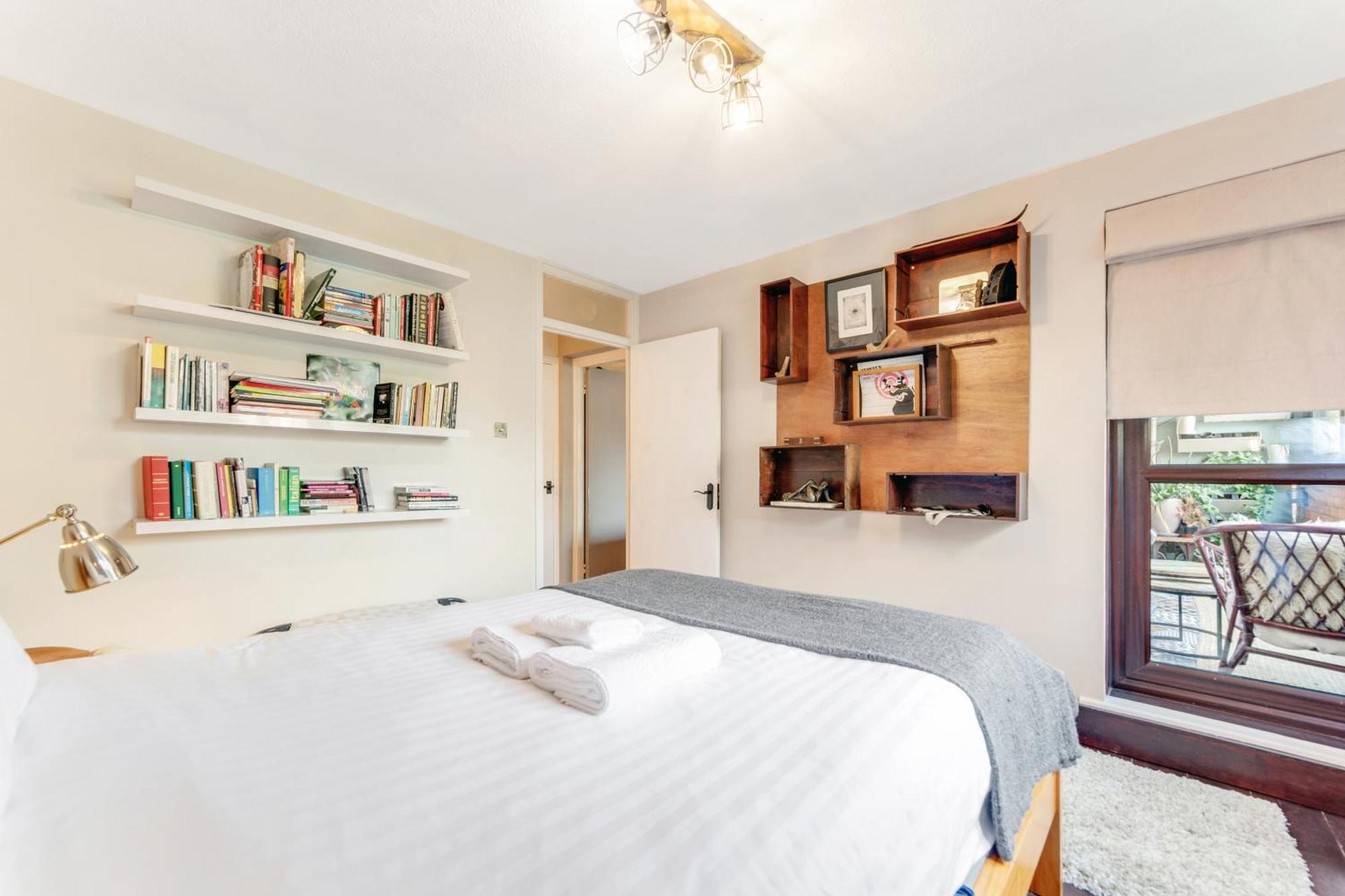 Pass The Keys - Modern Flat In North * London