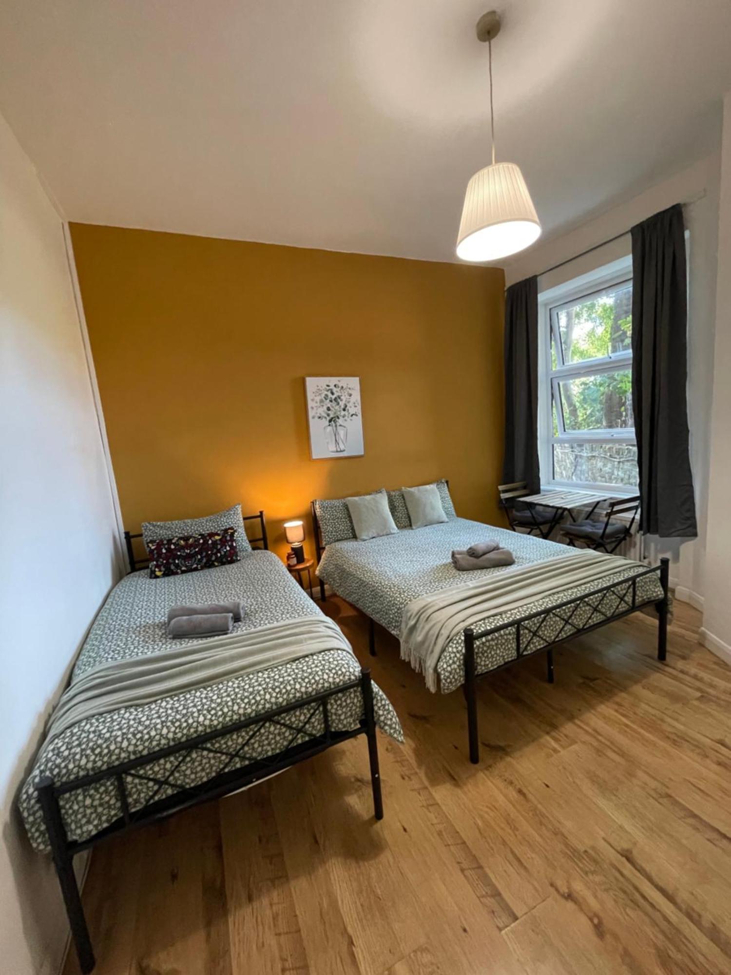 Contemporary Private Near Central Homestay