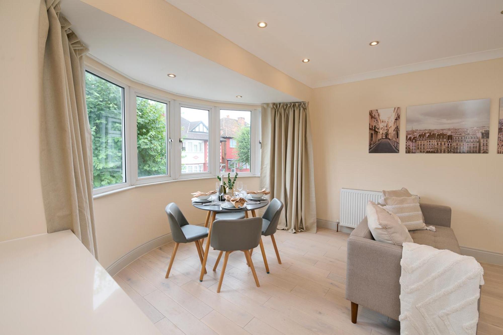 Holiday home Stylish 4bed 2 Bath, Nw Large *