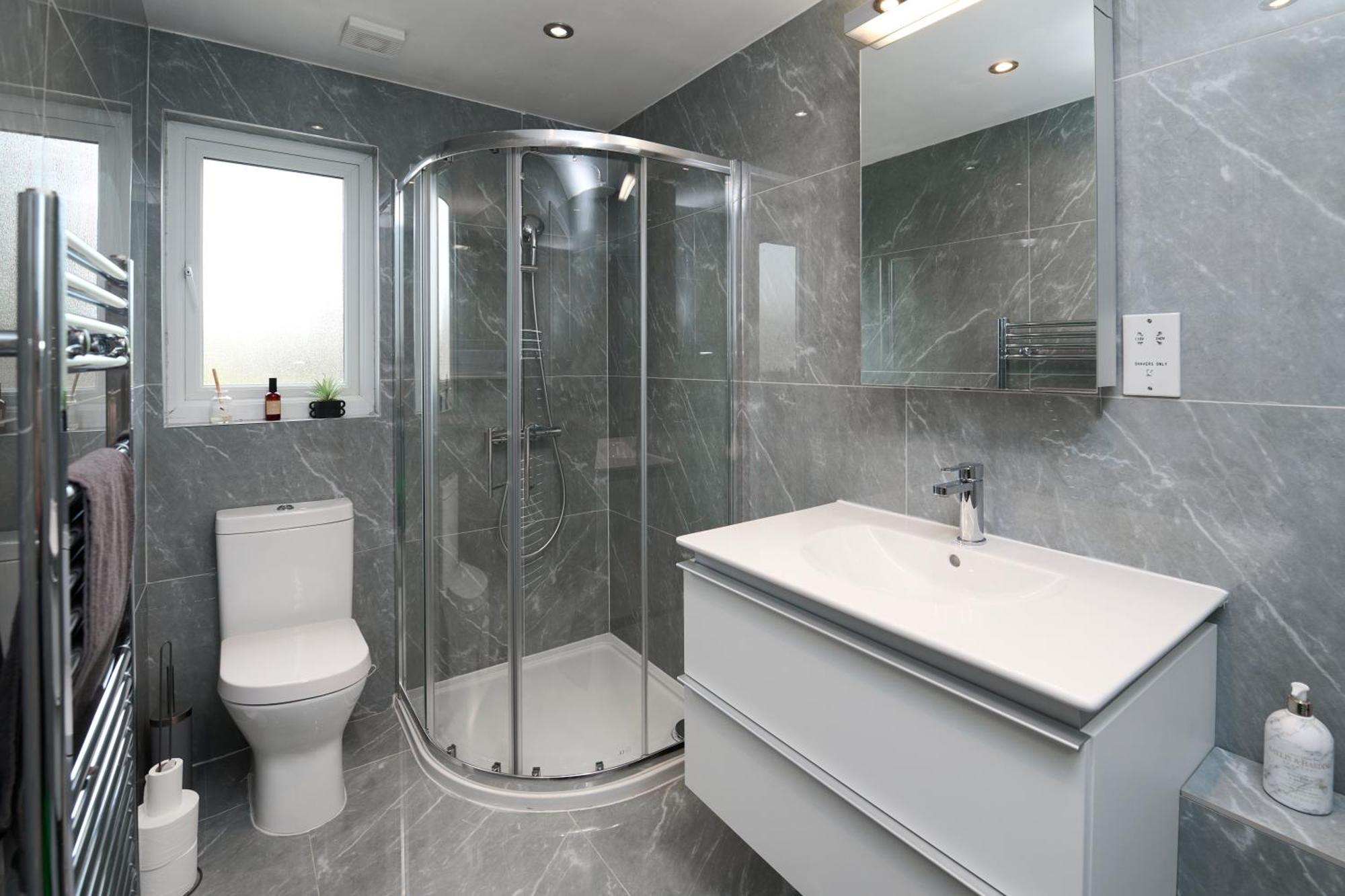 Stylish 4bed 2 Bath, Nw Large Holiday home *