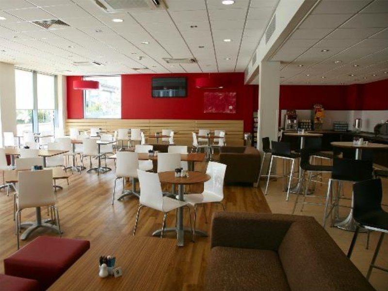 Travelodge Excel Hotel London