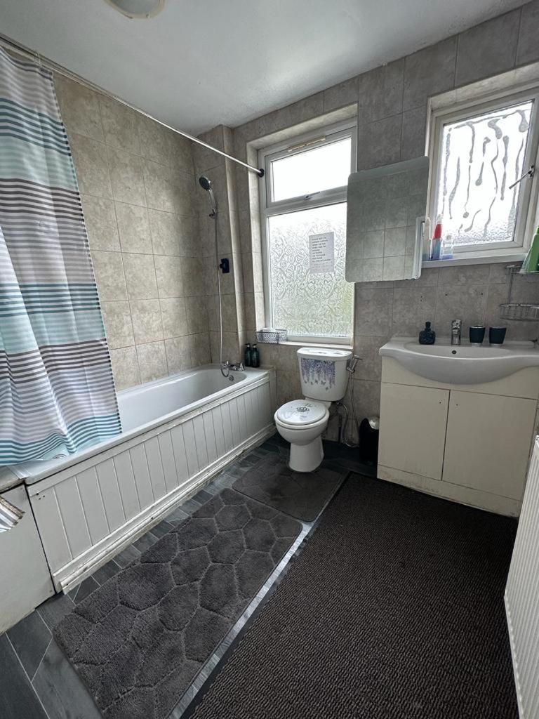 Homestay Affordable Private In Wembley