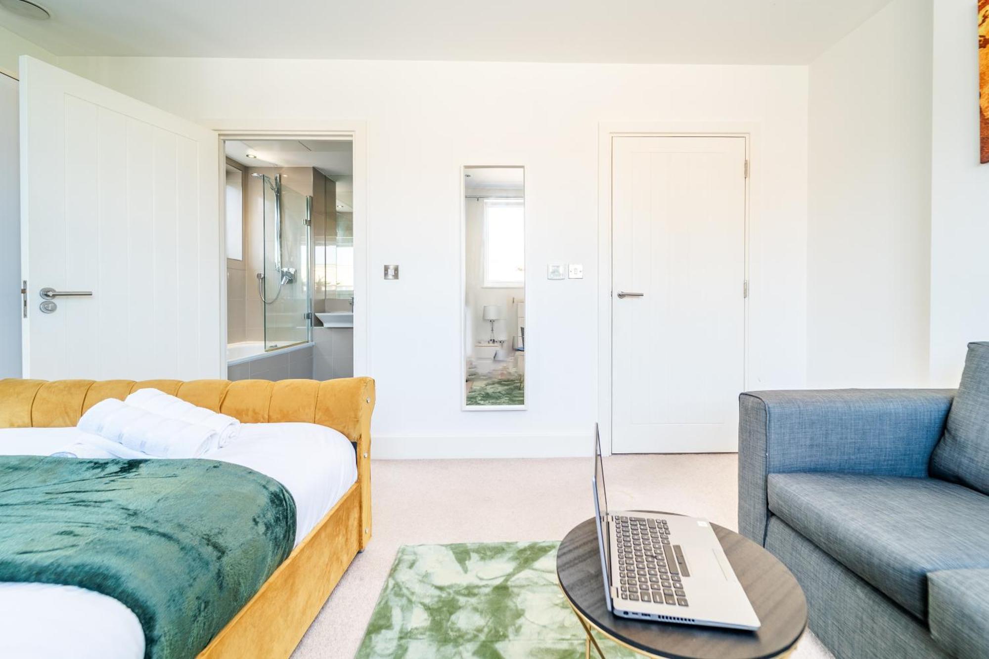 Luxury Greenwich 2bed 2bath - Sleep 6 Guest- 1 Min From Station - Close To Greenwich Maritime- Playstation Provided Apartment London