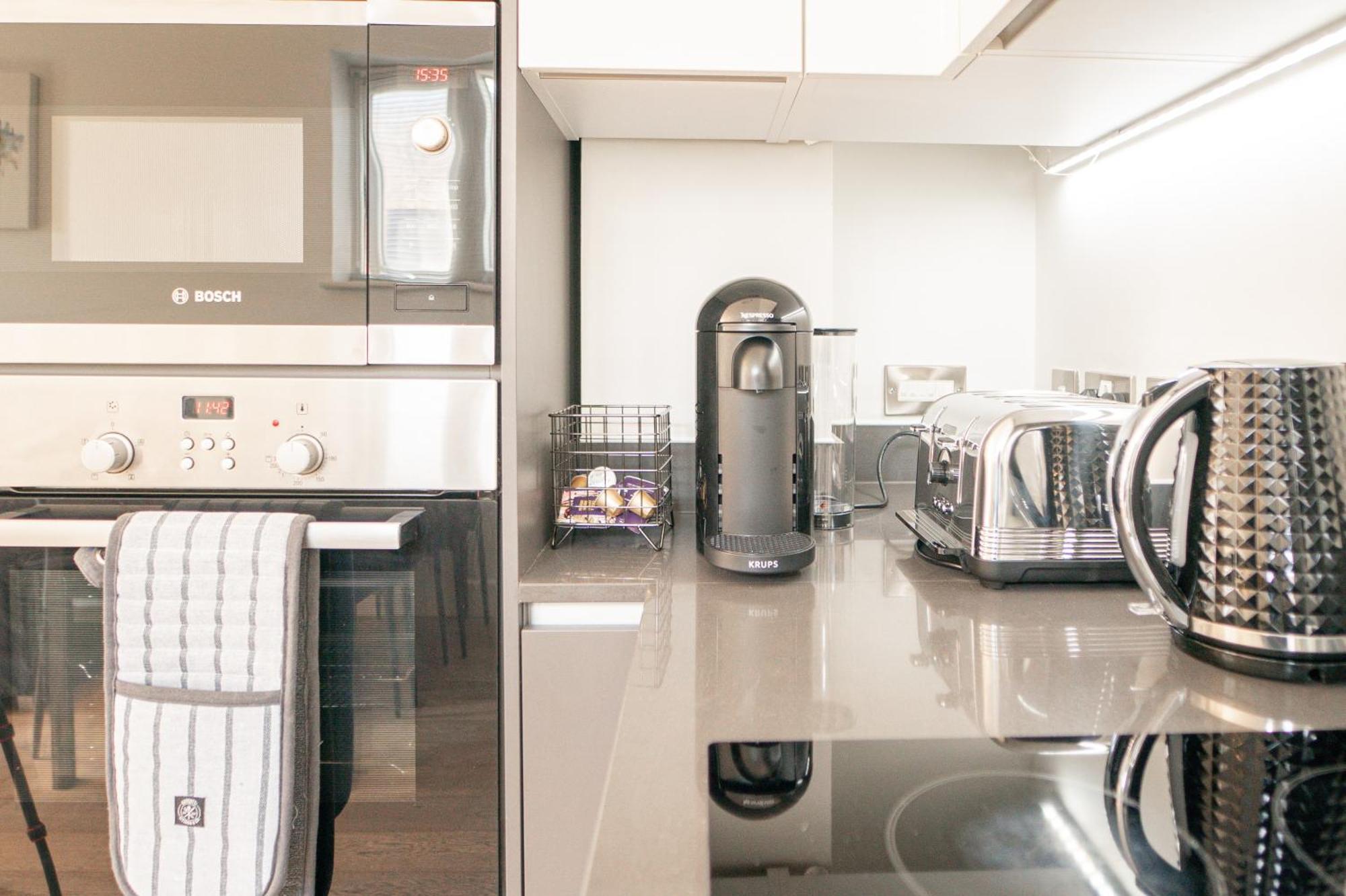 Apartment Luxury Greenwich 2bed 2bath - Sleep 6 Guest- 1 Min From Station - Close To Greenwich Maritime- Playstation Provided *