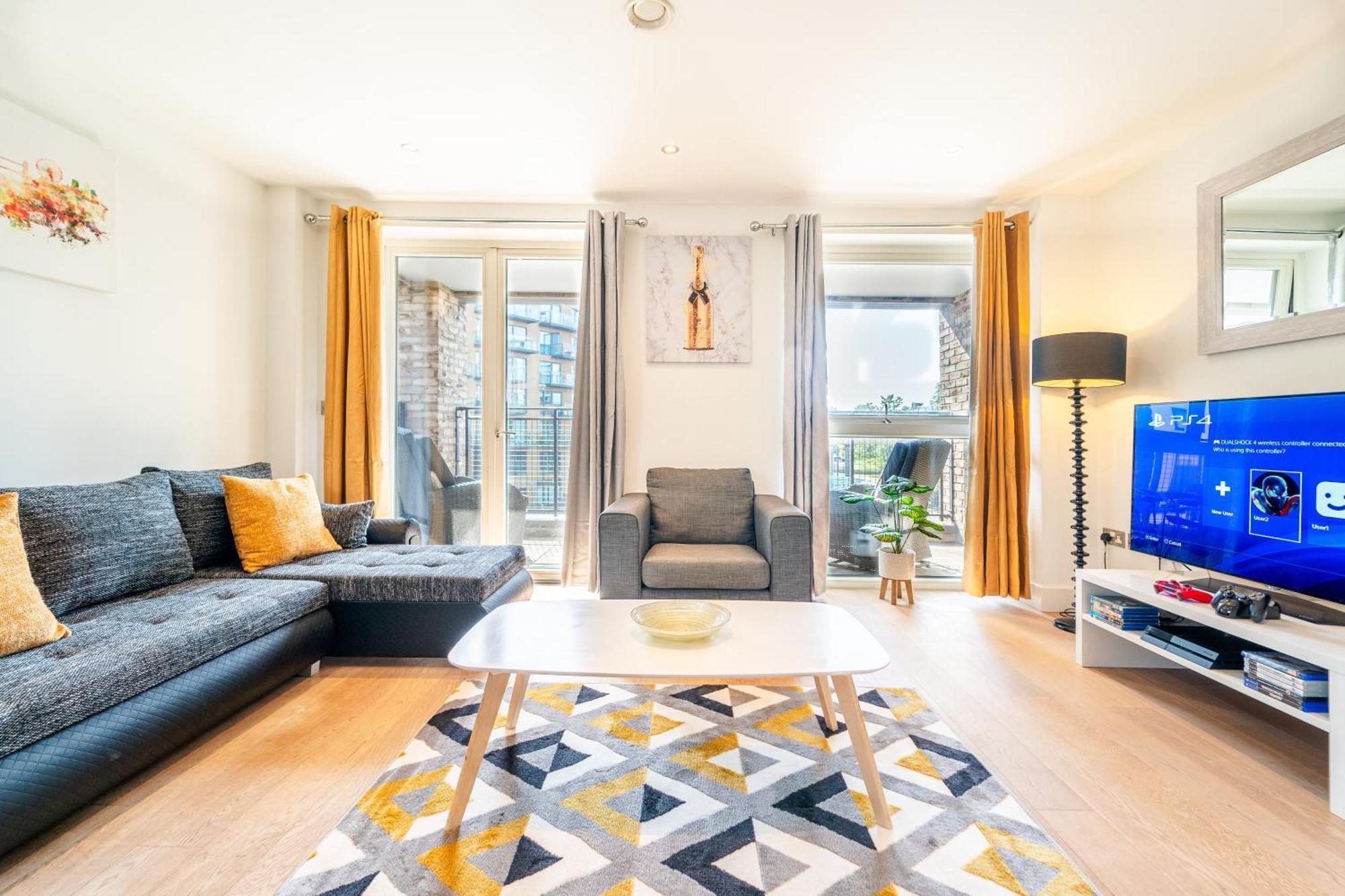 Apartment Luxury Greenwich 2bed 2bath - Sleep 6 Guest- 1 Min From Station - Close To Greenwich Maritime- Playstation Provided