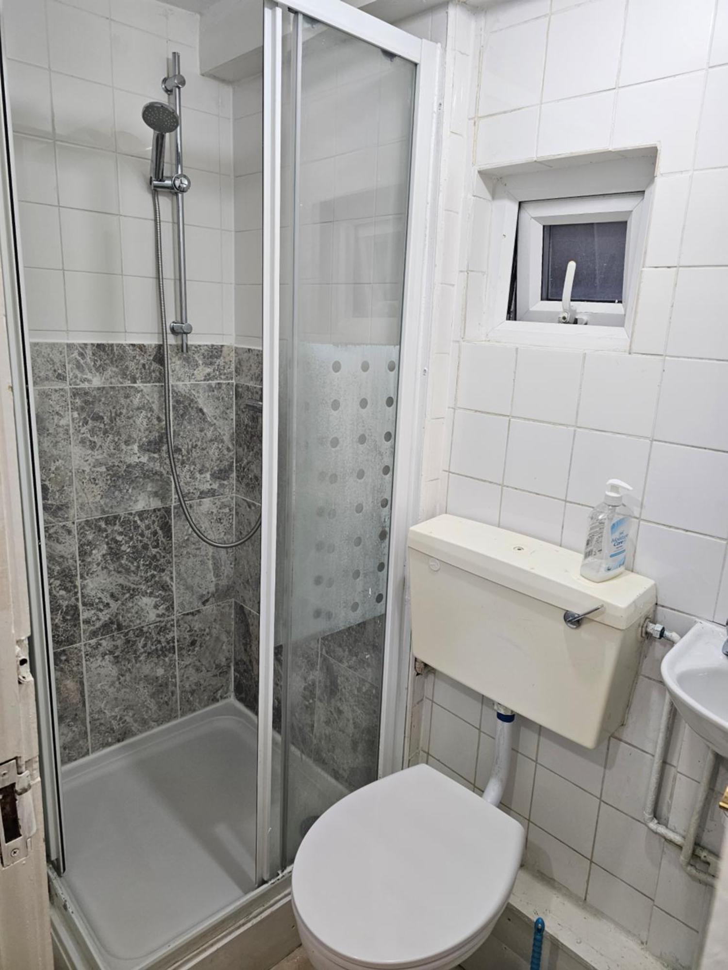 Bruce Guest house London
