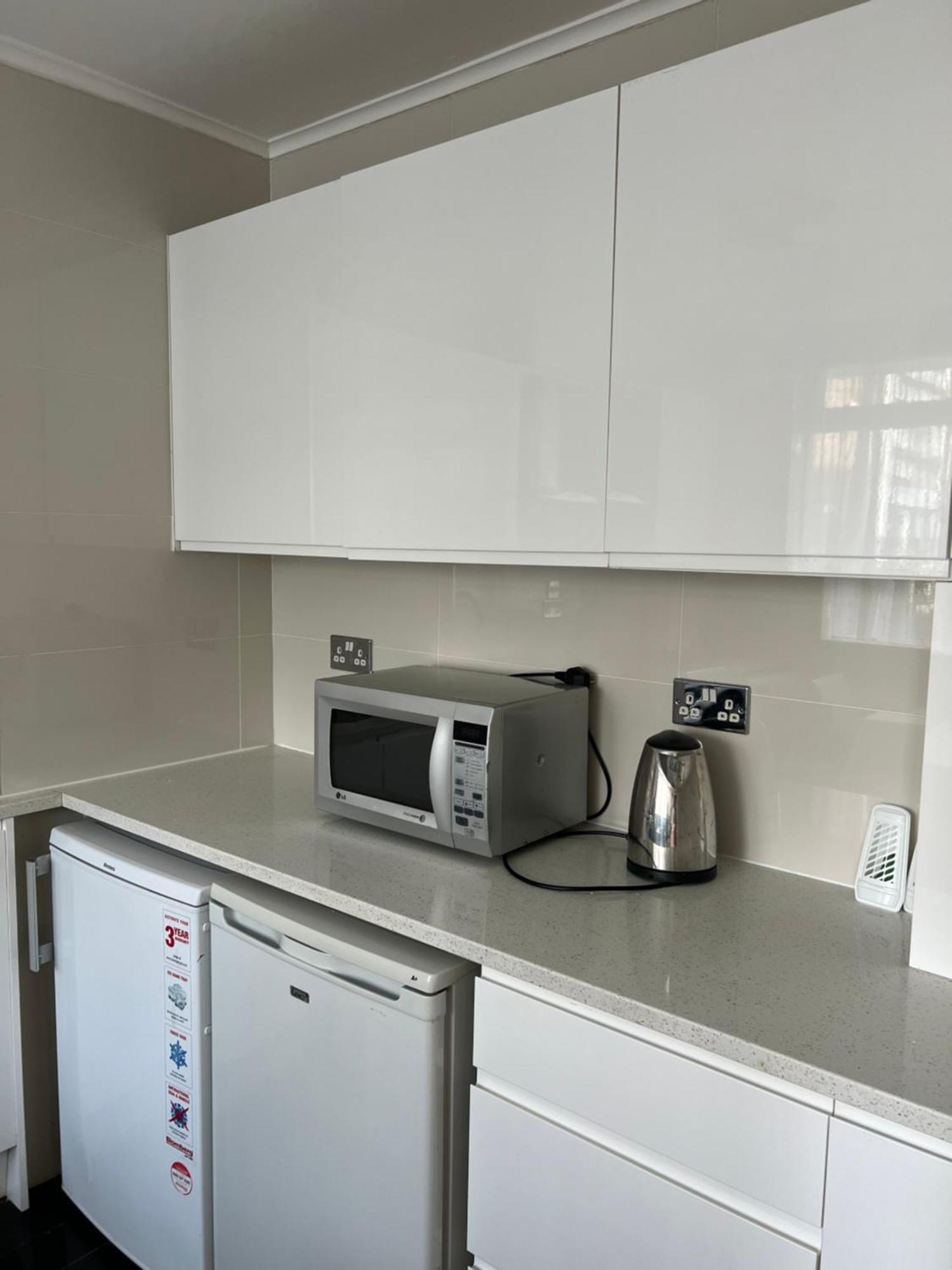 Modern 3 Bedroom 3 Bathroom With Private Garden - Maida Vale Apartment *