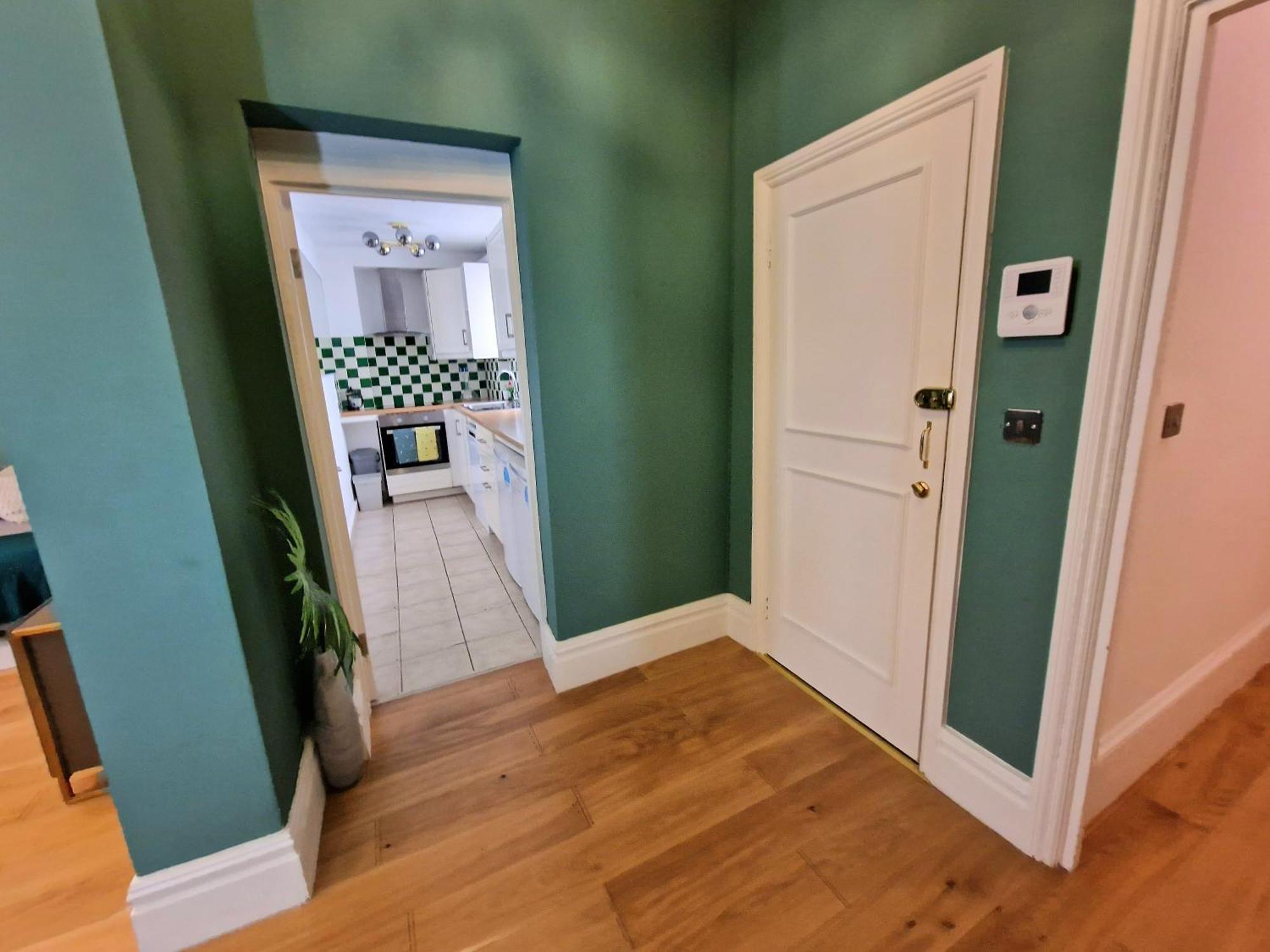 Stunning Hyde Park Home, Ground Floor Maisonette, Duplex, Near Tube Metro Stations London