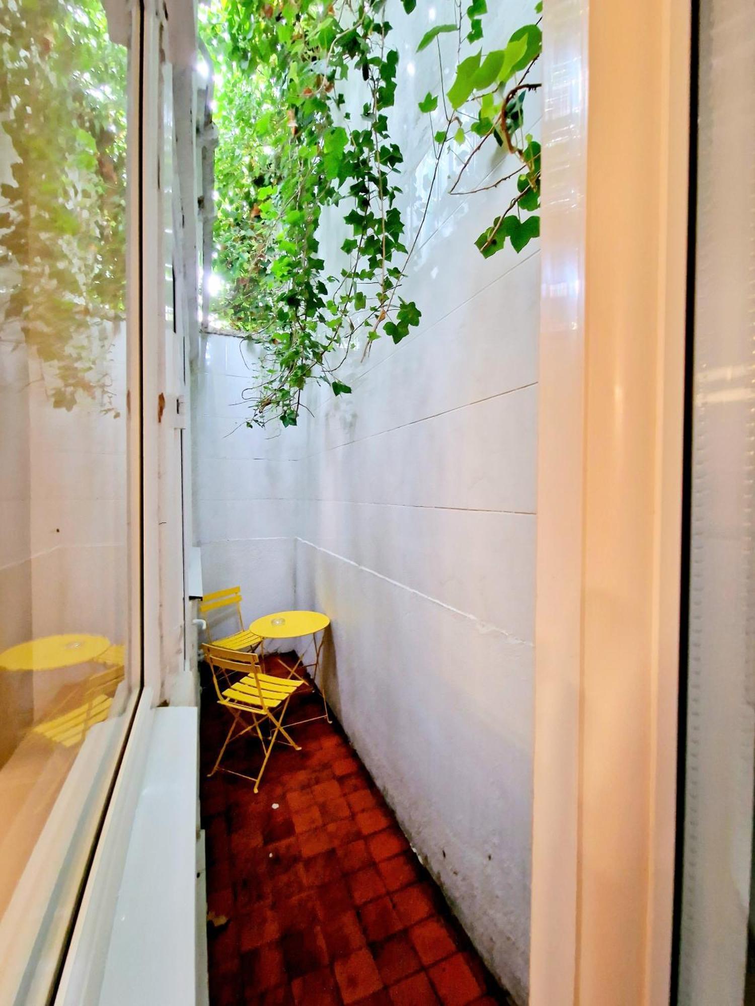 Stunning Hyde Park Home, Ground Floor Maisonette, Duplex, Near Tube Metro Stations *