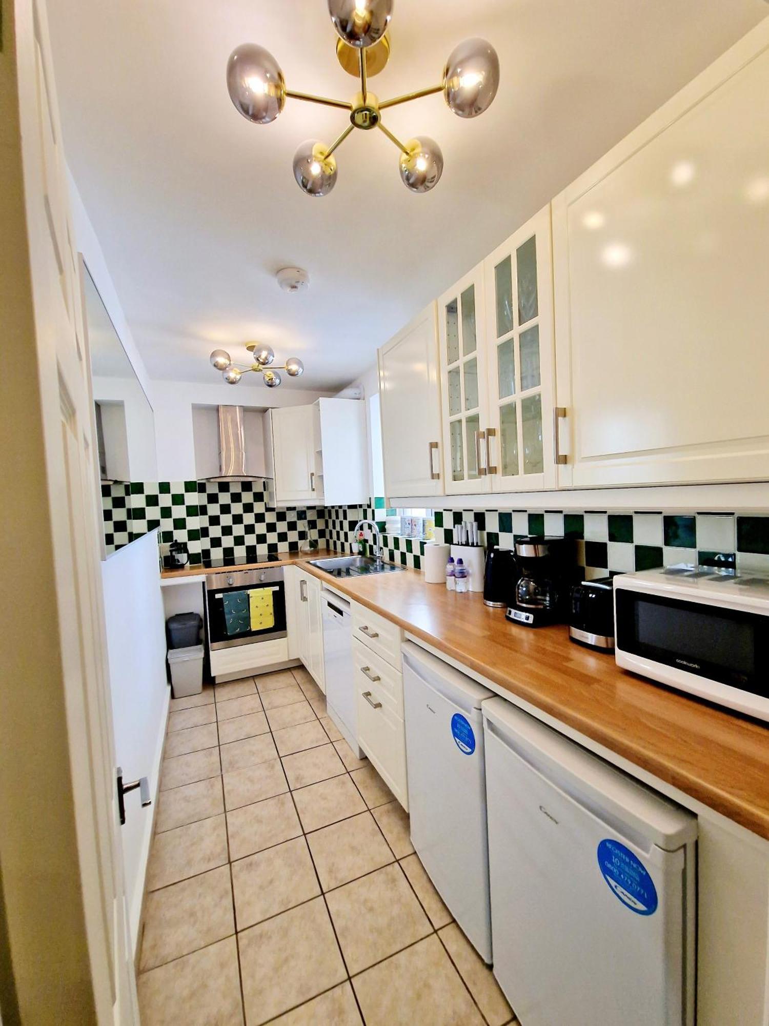 Stunning Hyde Park Home, Ground Floor Maisonette, Duplex, Near Tube Metro Stations Apartment London